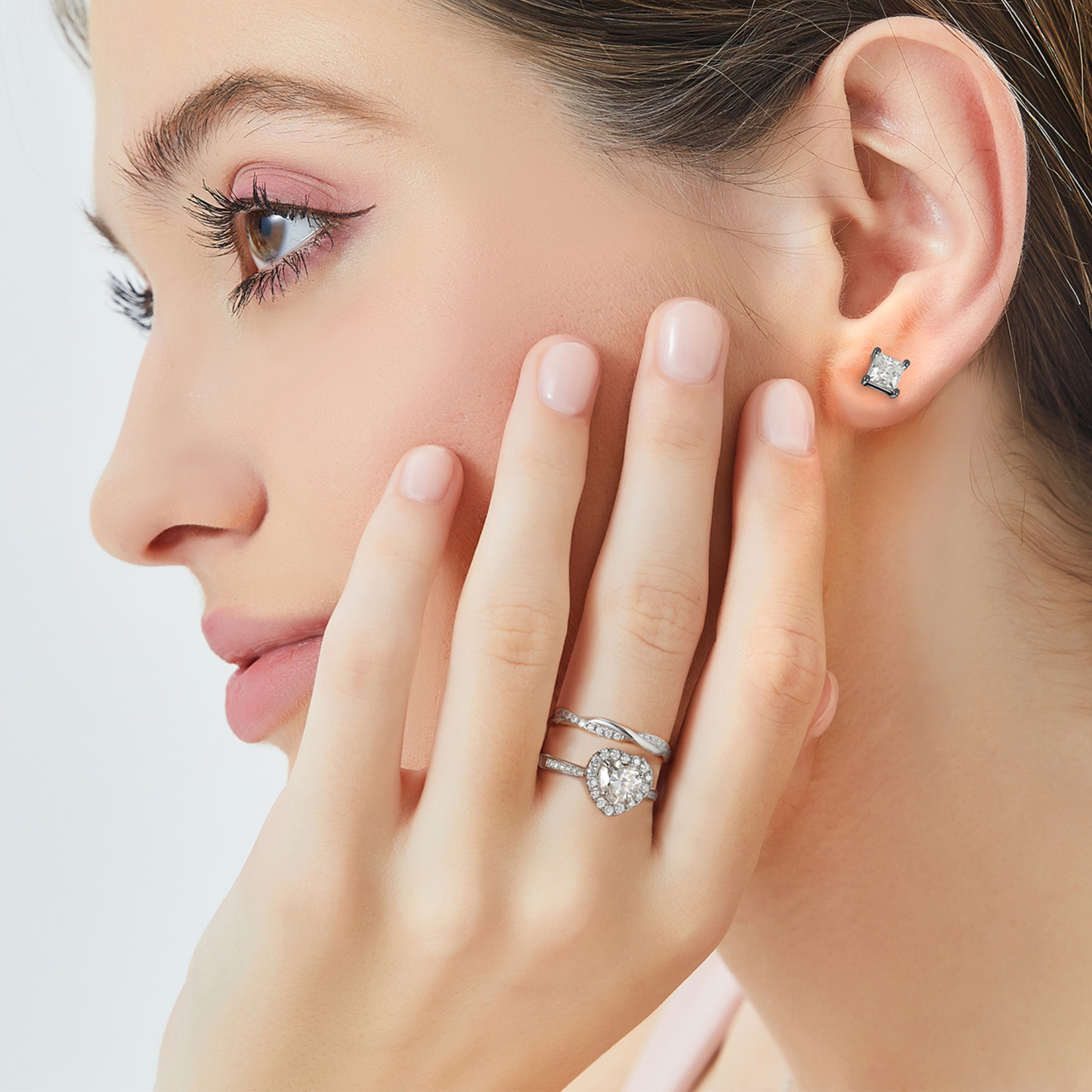 Halo Heart Cut Moissanite Engagement Rings in White Gold (1 Ct. VVS1)