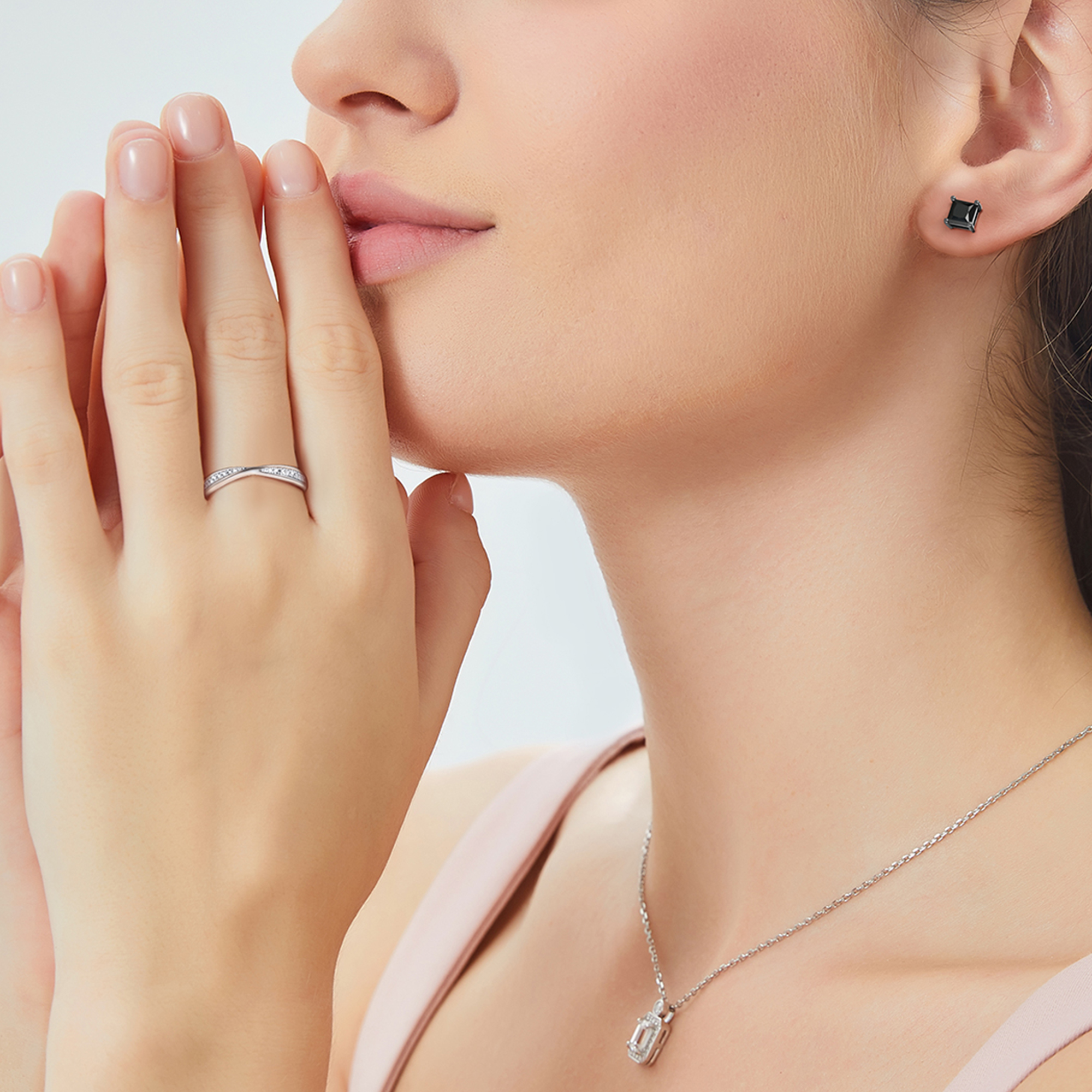 Moissanite Ribbon Eternity Wedding Ring in White Gold for Women-03