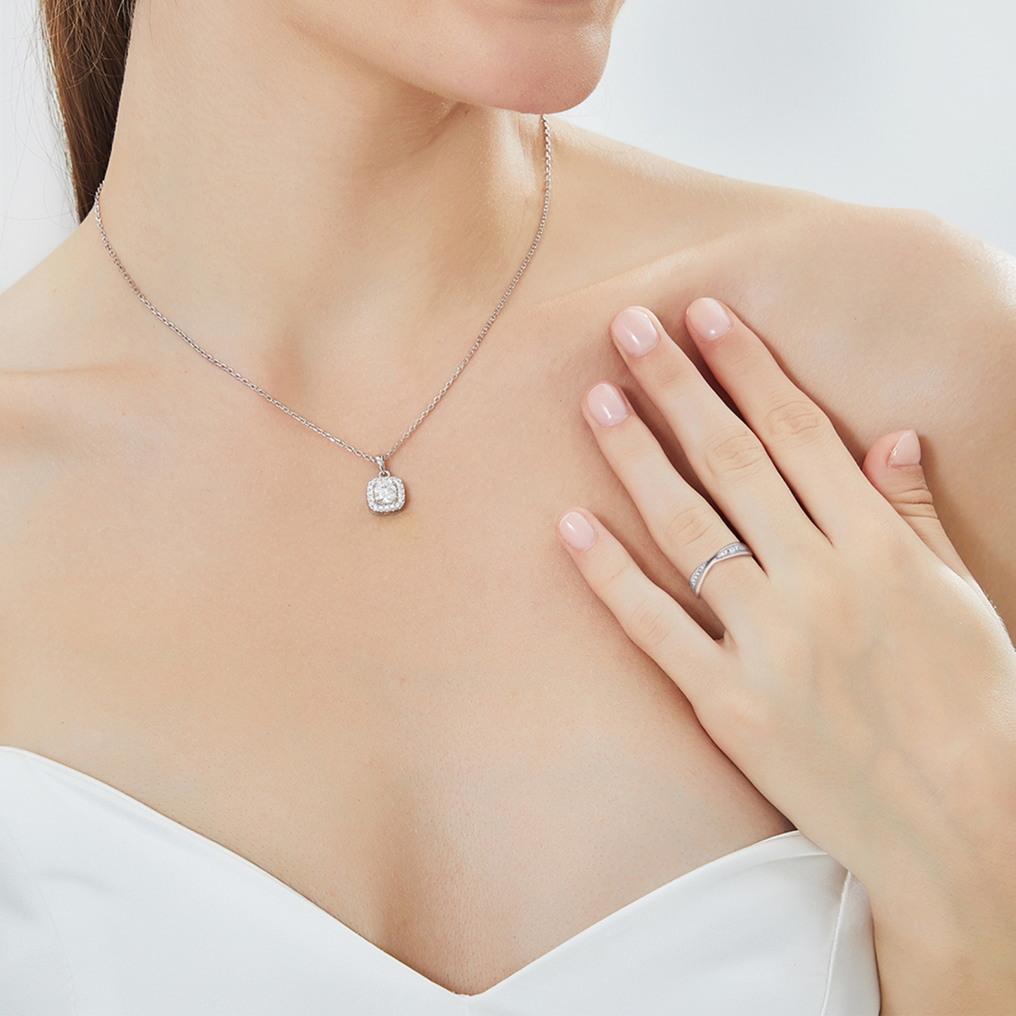 Moissanite Ribbon Eternity Wedding Ring in White Gold for Women-02