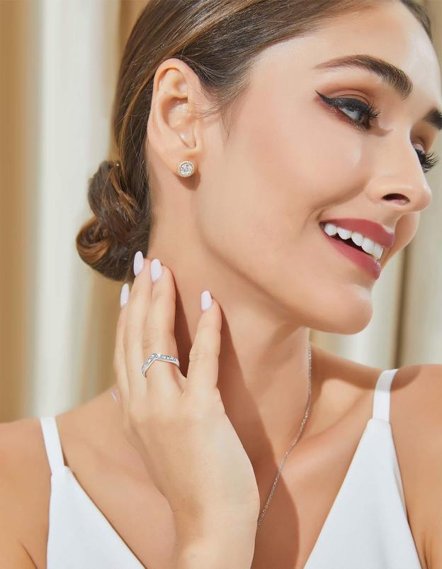 MomentWish Moissanite Wedding Band