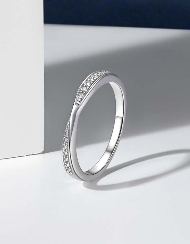 MomentWish Moissanite Wedding Band
