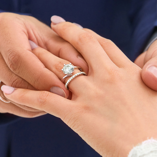 Solitaire Moissanite Snowflake Engagement Ring in White Gold for Proposal