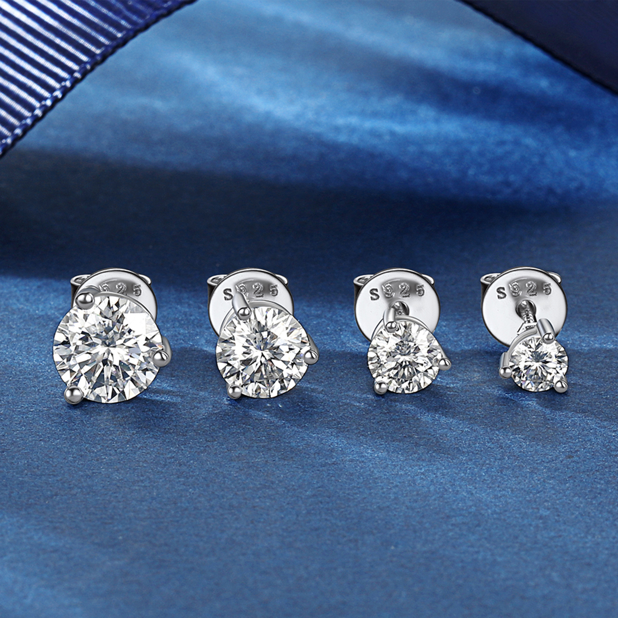 Three-Prong Round Moissanite Stud Earrings in White Gold in Different Carats-03