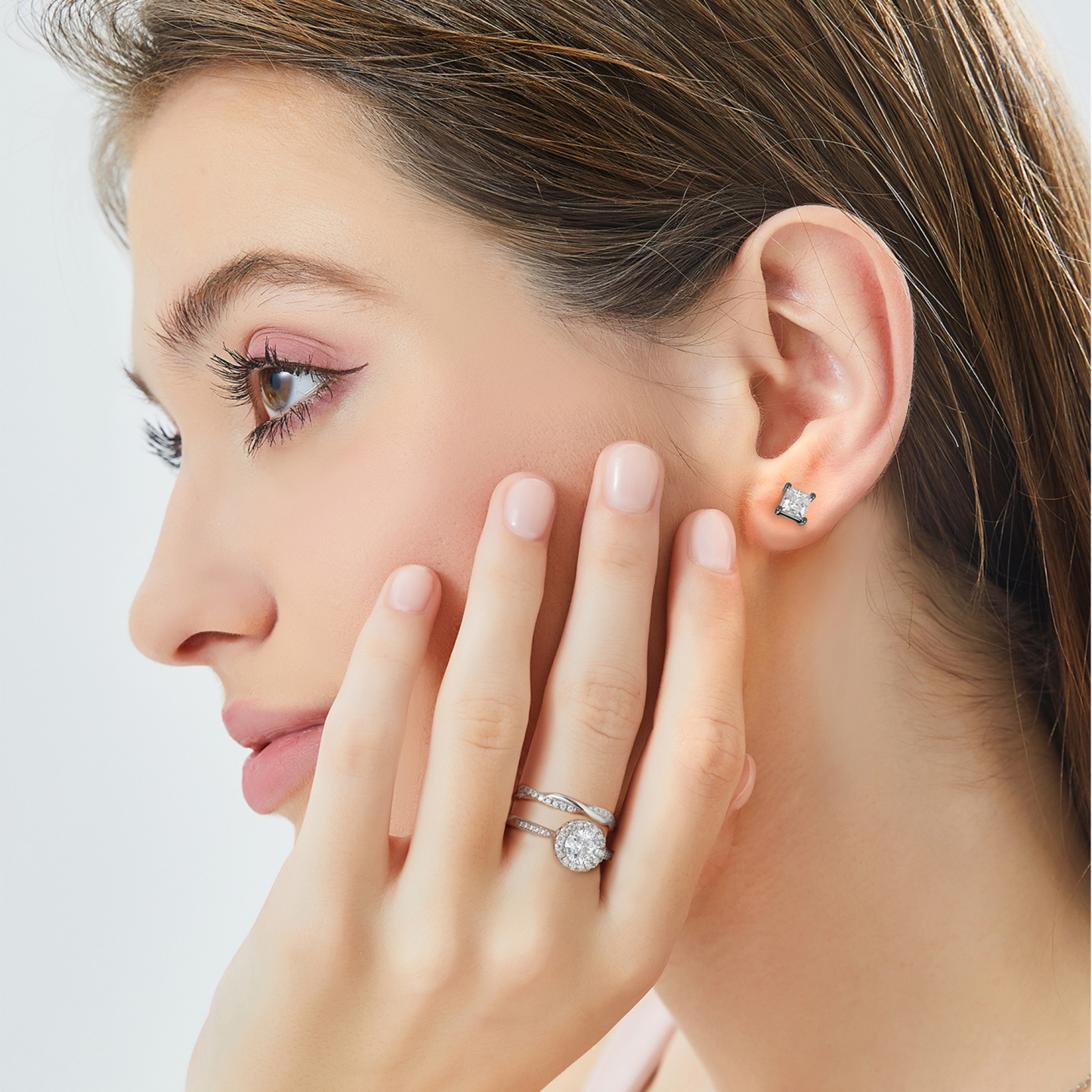 Twisted Vine Pavé Moissanite Eternity Wedding Ring in White Gold for Women-03