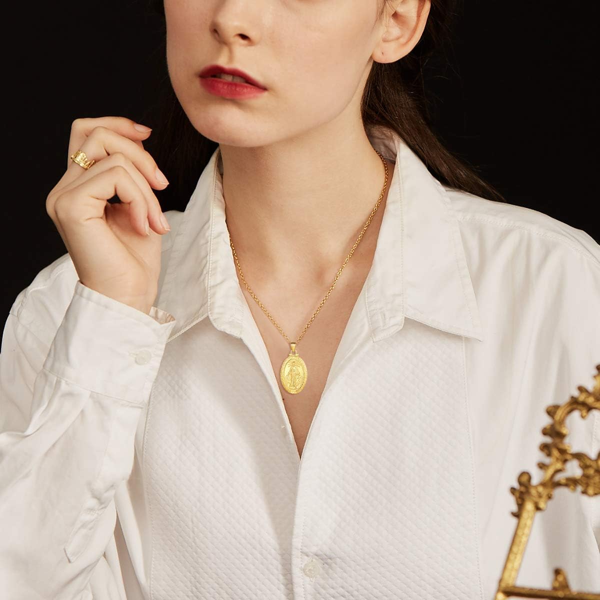 Religious Christian Oval Medal Virgin Mary Necklace for Women