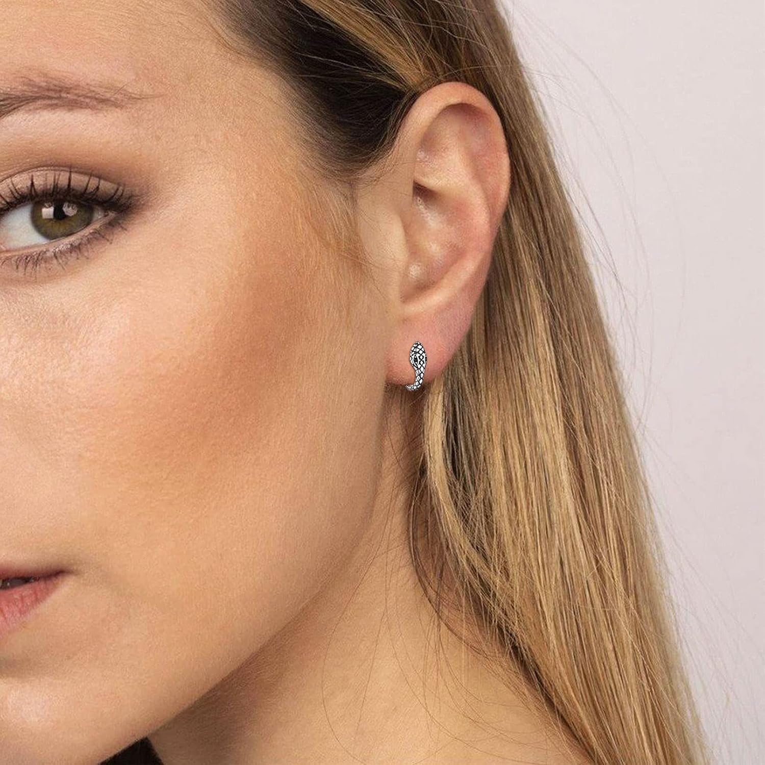 Minimalist Cartilag Snake Huggie Hoop Earrings for Women