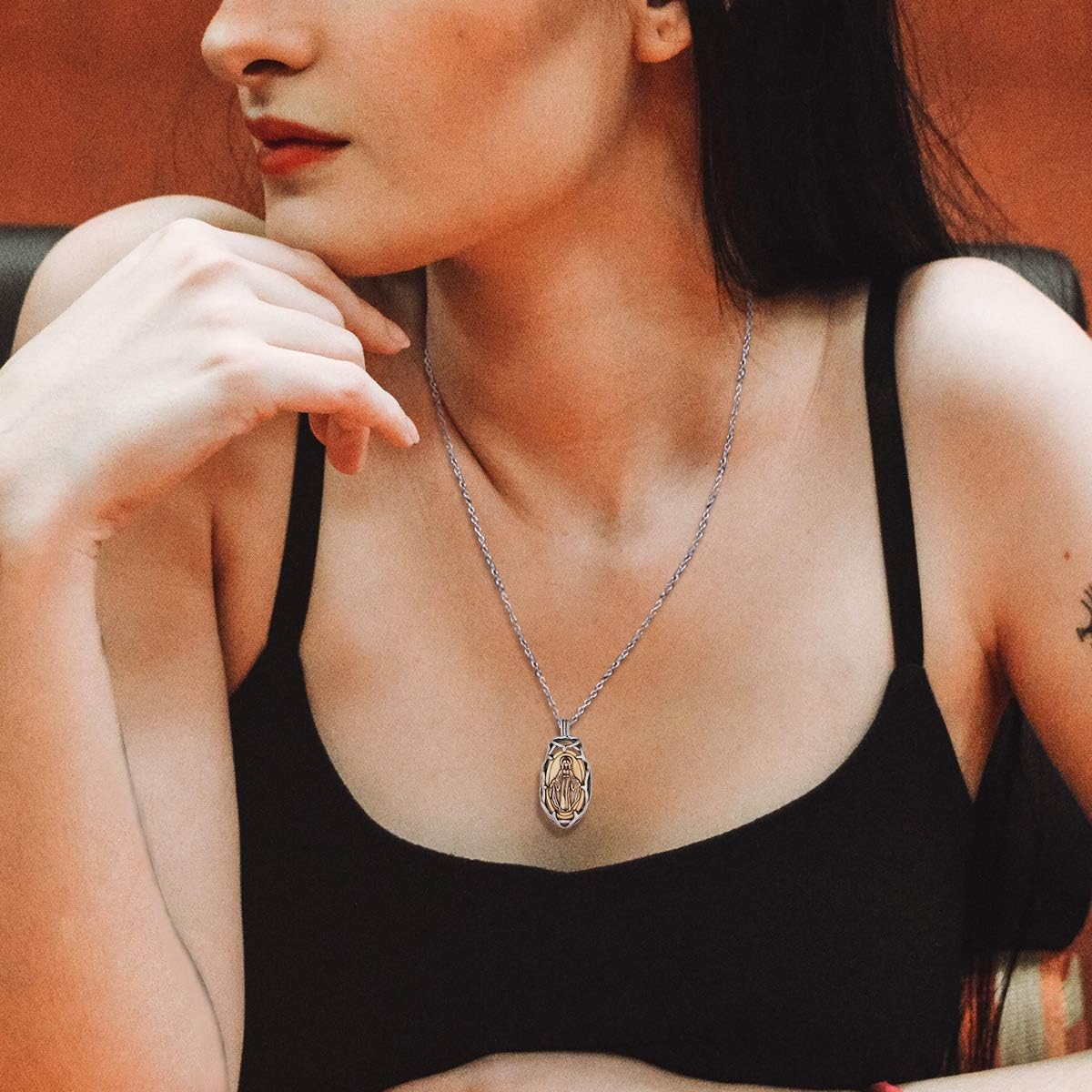 Religious Christian Virgin Mary Oval Enfold Medal Coin Pendant  Necklace for Women