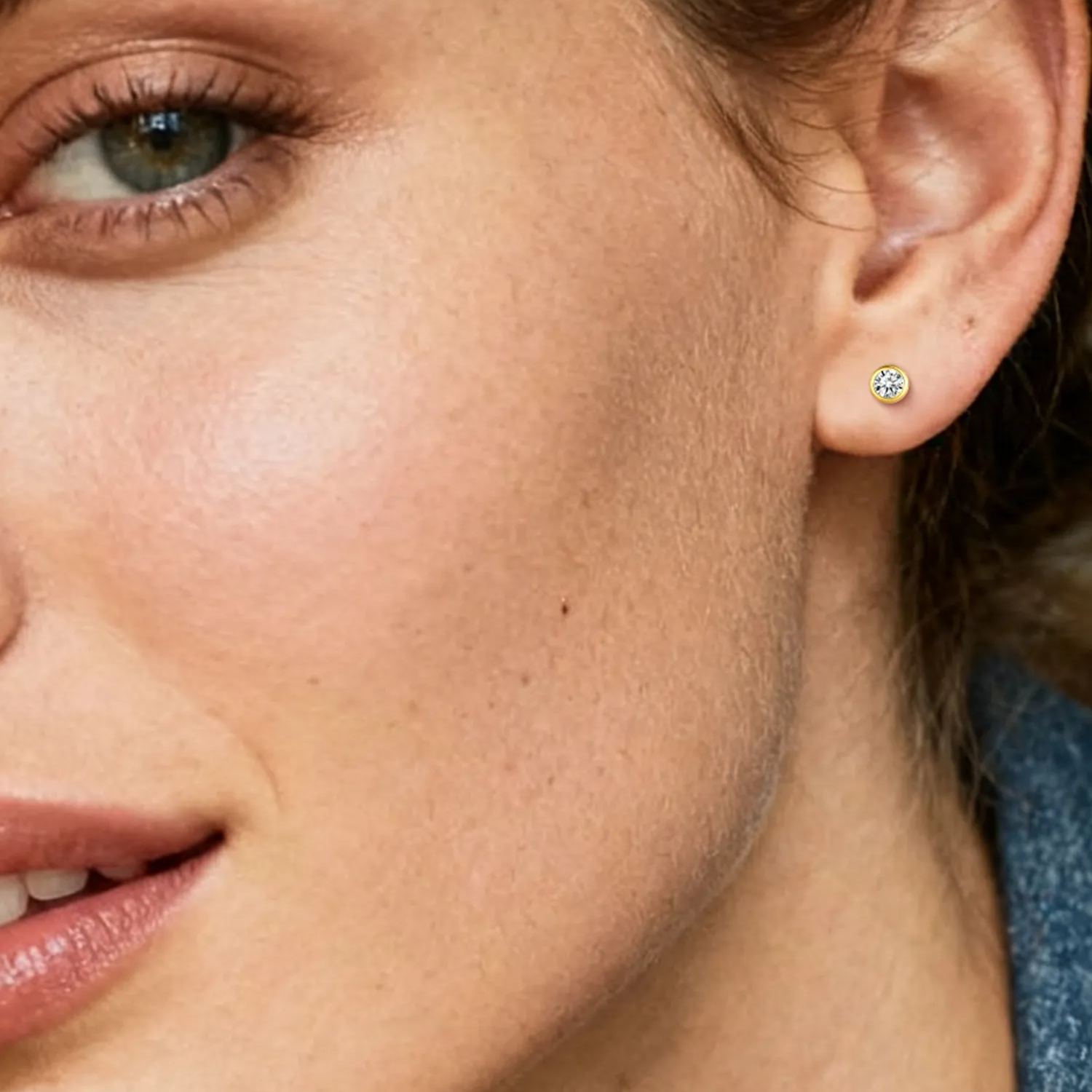 3mm Gold Minimalist Sparkling Cubic Zirconia Stud Earrings for Women, Ladies, Mother, Friends, girlfriend