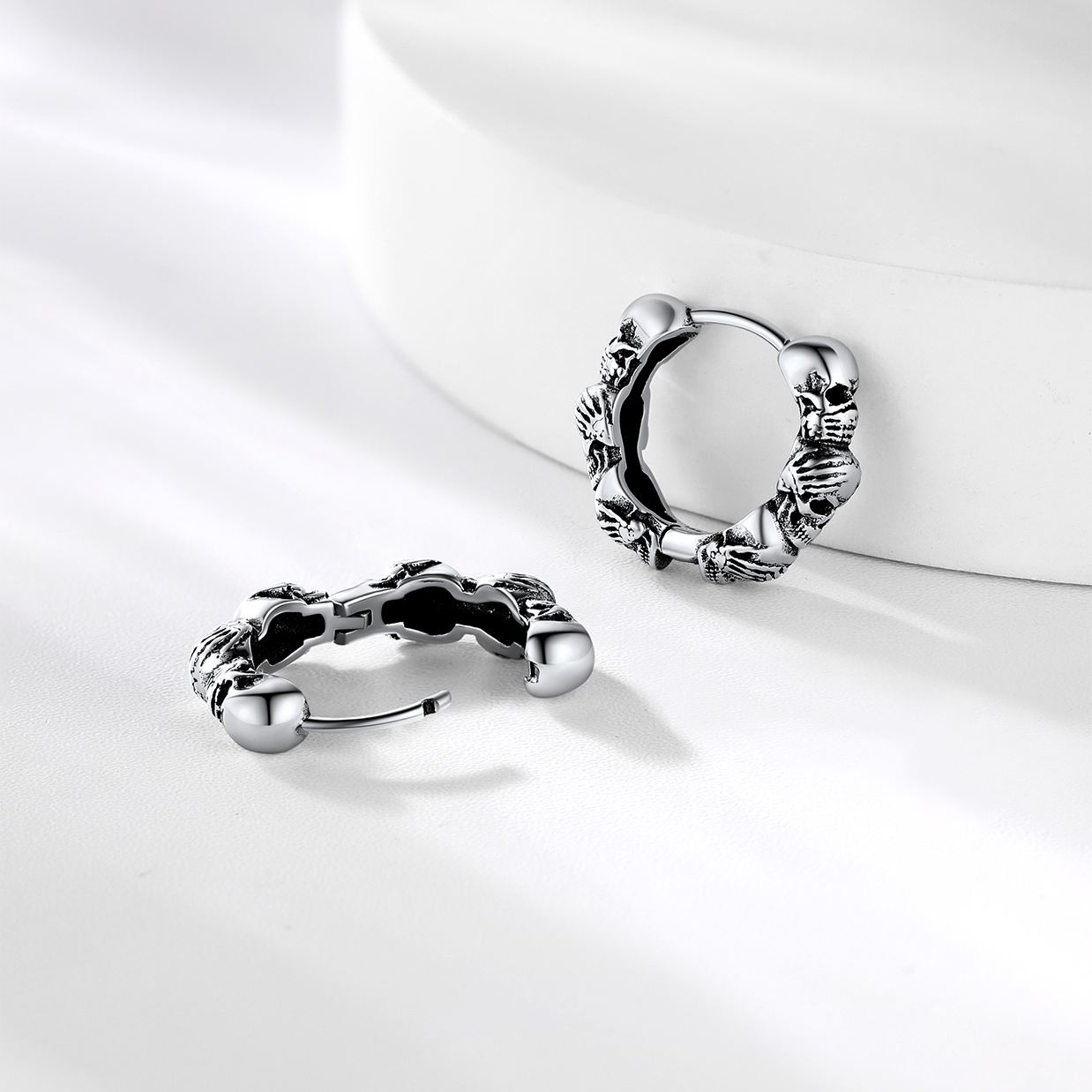 Three Wise Skull Hoop Earrings In 925 Sterling Silver - product detail(2)