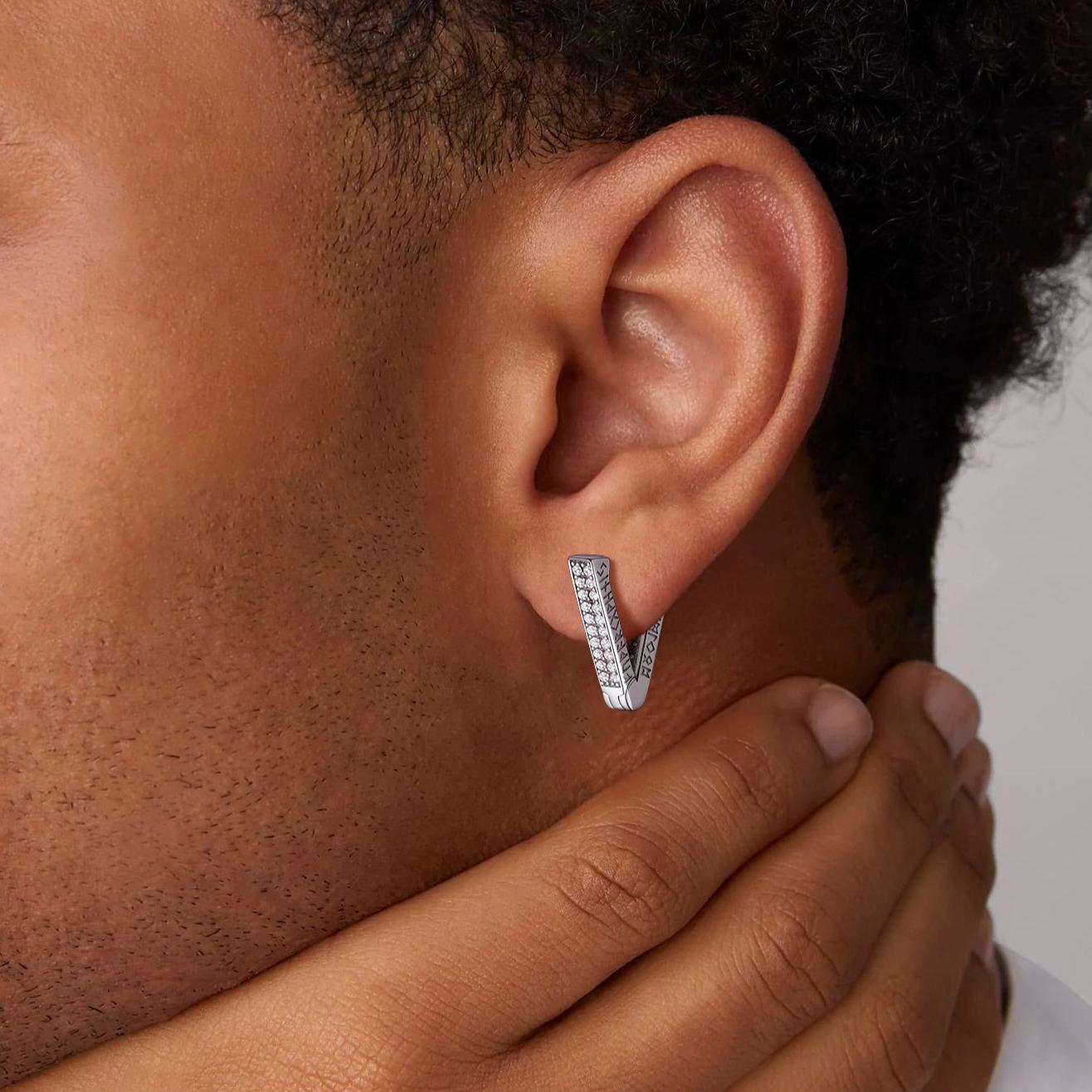 Rune Engraved Triangle Diamond Hoop Earrings silver - model effect(1) 