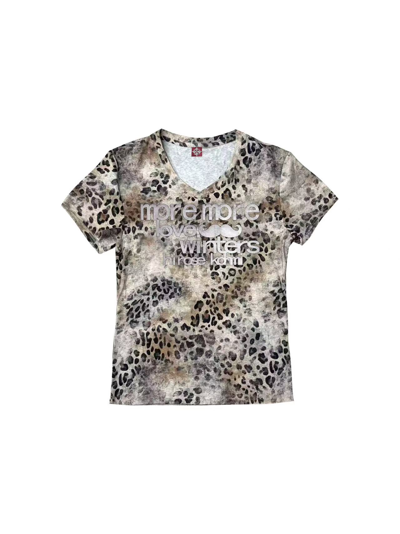 DETWONLINE™ Vintage Dyed Leopard Print V-Neck Fitted T-Shirt