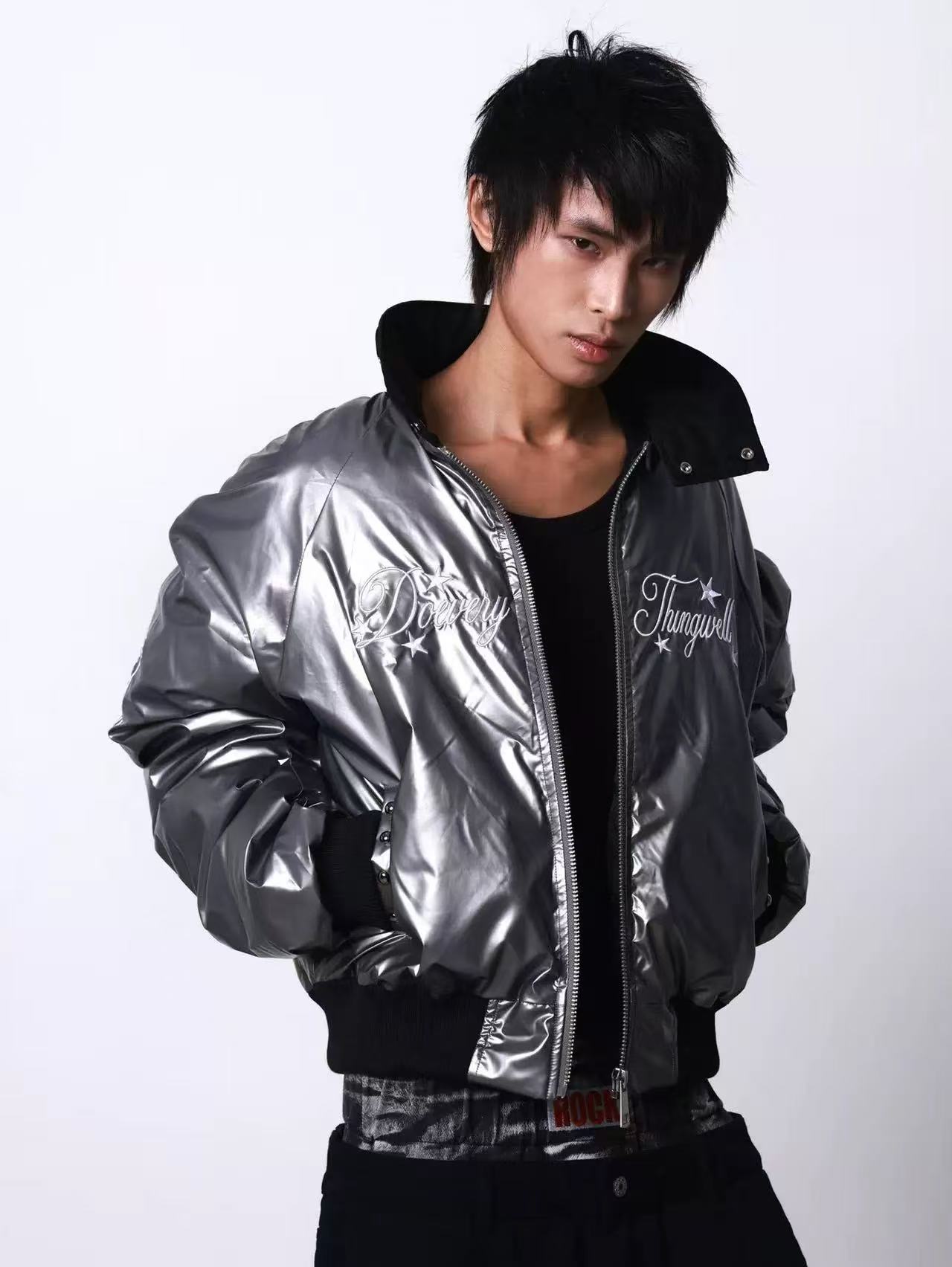 DETWONLINE™Silver-embossed bomb