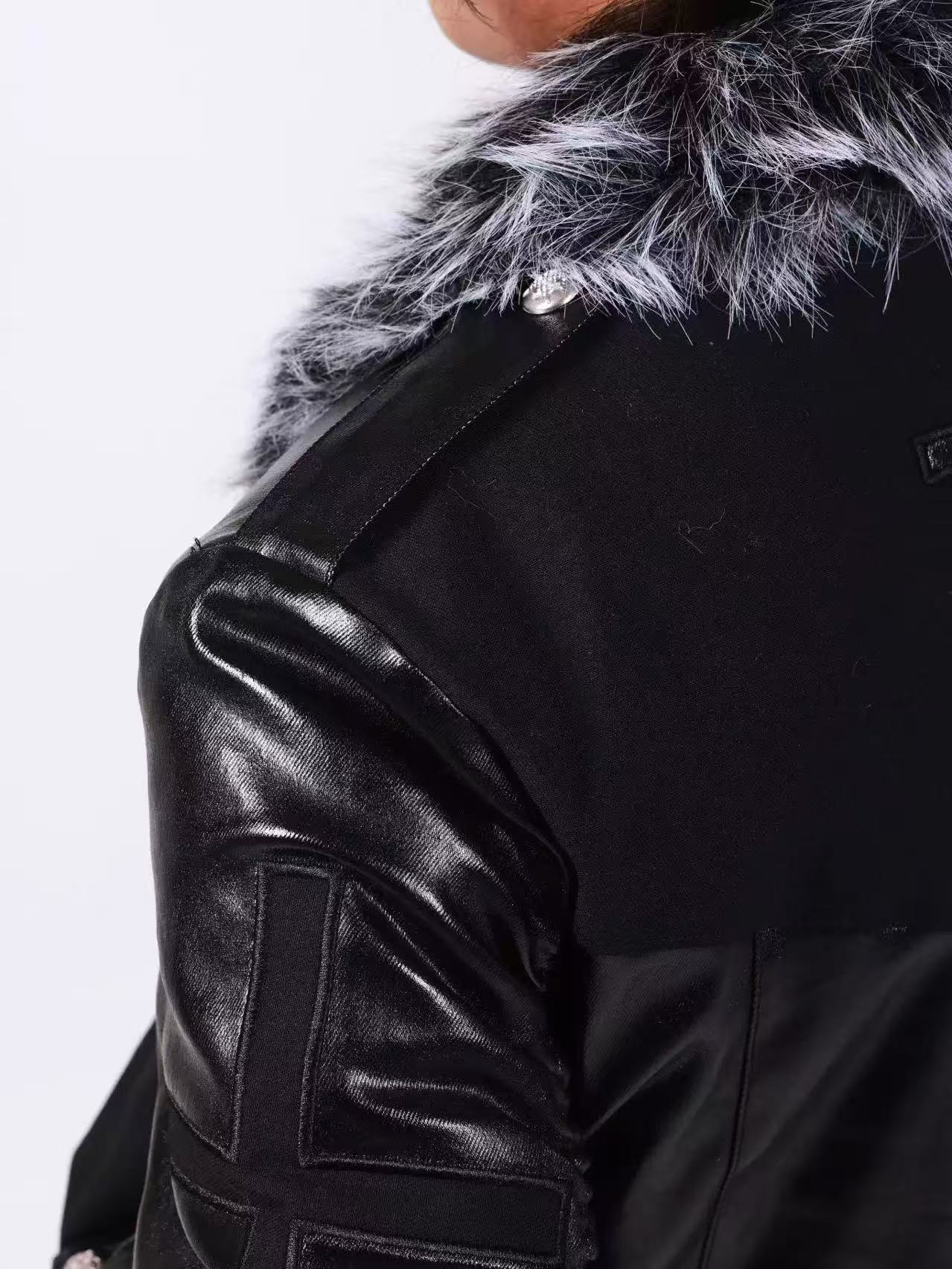 DETWONLINE™Coyote coat