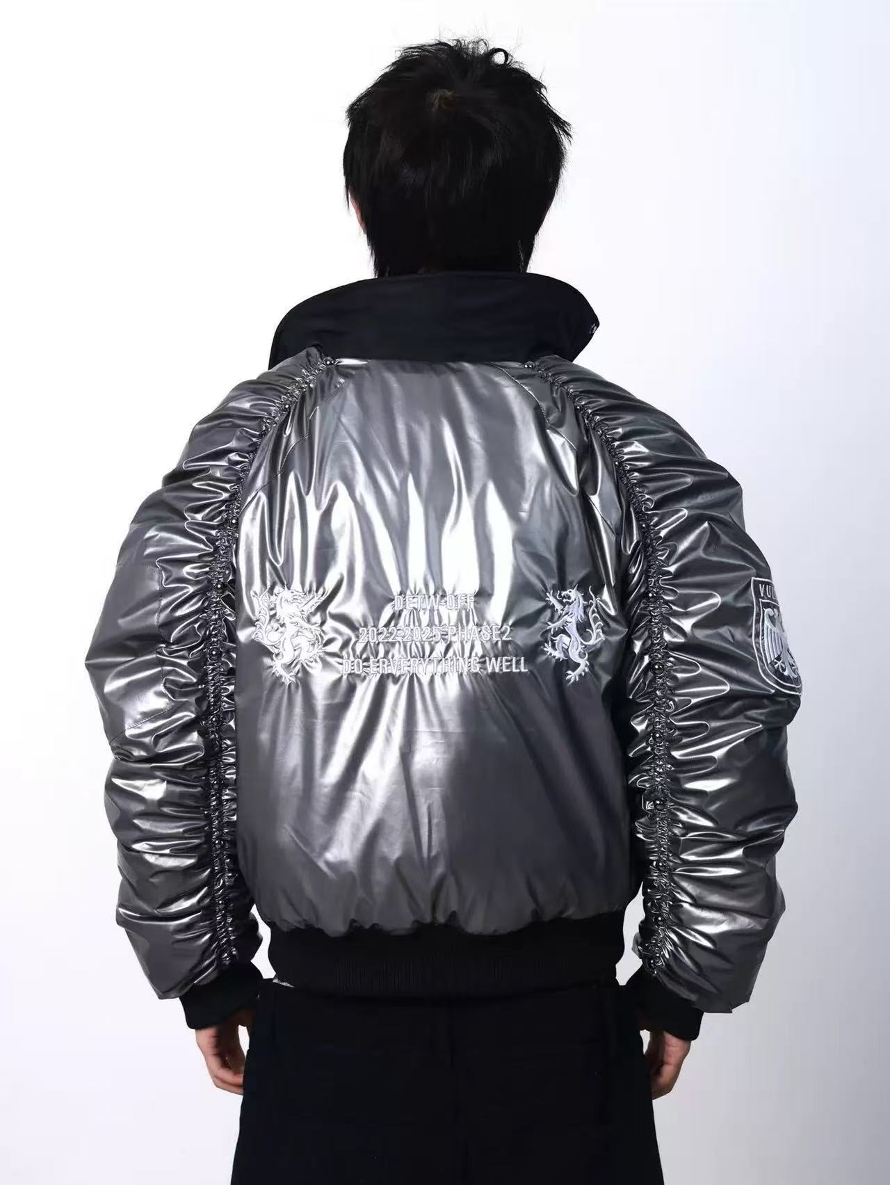 DETWONLINE™Silver-embossed bomb