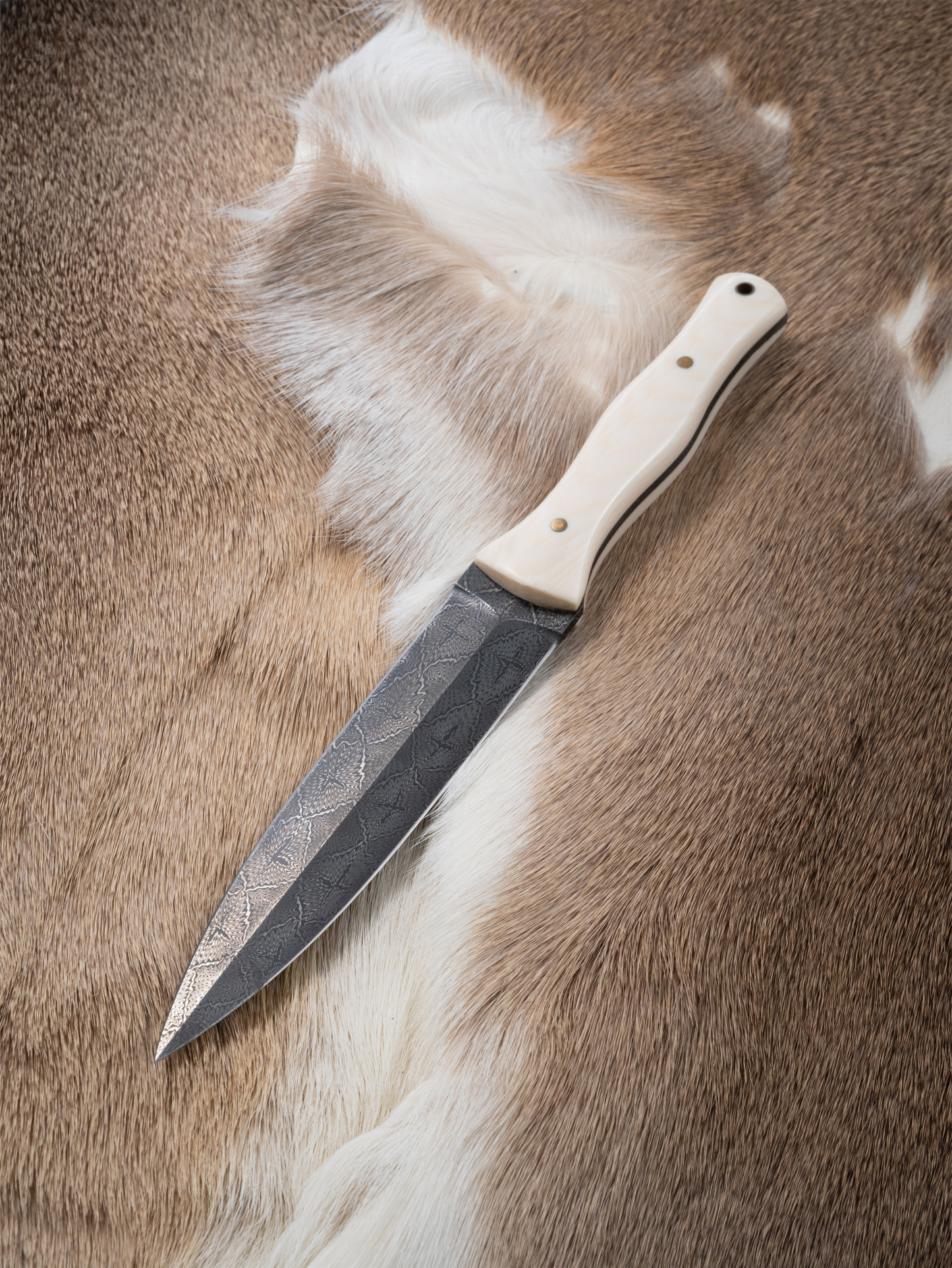 “Judgment – The Blade of Truth” | Cross-Pattern Damascus Sleeve Dagger | Ivory-Tone Handle | Handcrafted by Bang In Forge