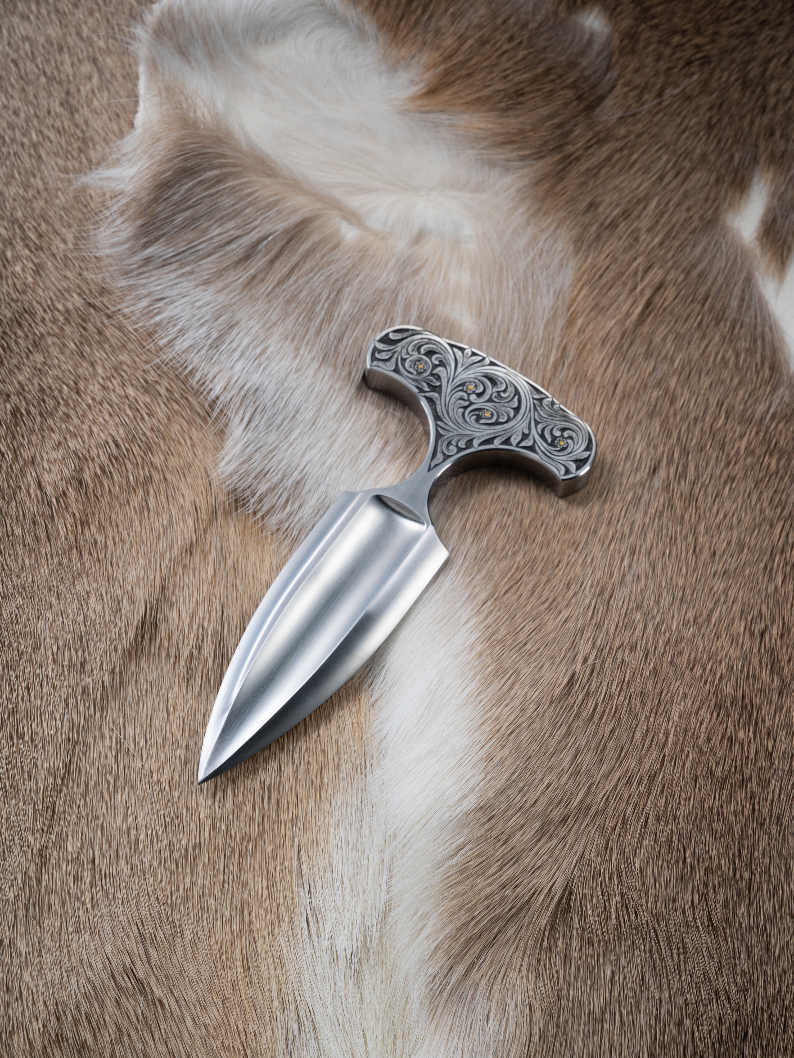 “Ambush – The Silent Strike” | S390 Push Dagger | Engraved Powder-Steel Handle w/ Gold Inlays | Handcrafted by Bang In Forge