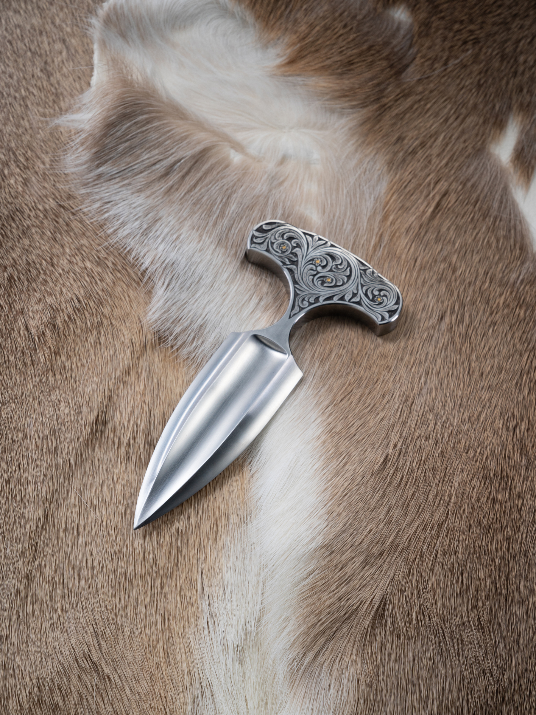 “Ambush – The Silent Strike” | S390 Push Dagger | Engraved Powder-Steel Handle w/ Gold Inlays | Handcrafted by Bang In Forge