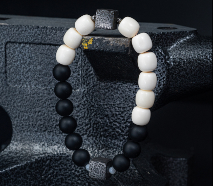 Bang in “Iron Veins” Bracelet – Damascus Steel × Onyx × Bone