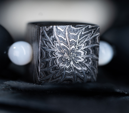 Bang in “Iron Veins” Bracelet – Damascus Steel × Onyx × Bone
