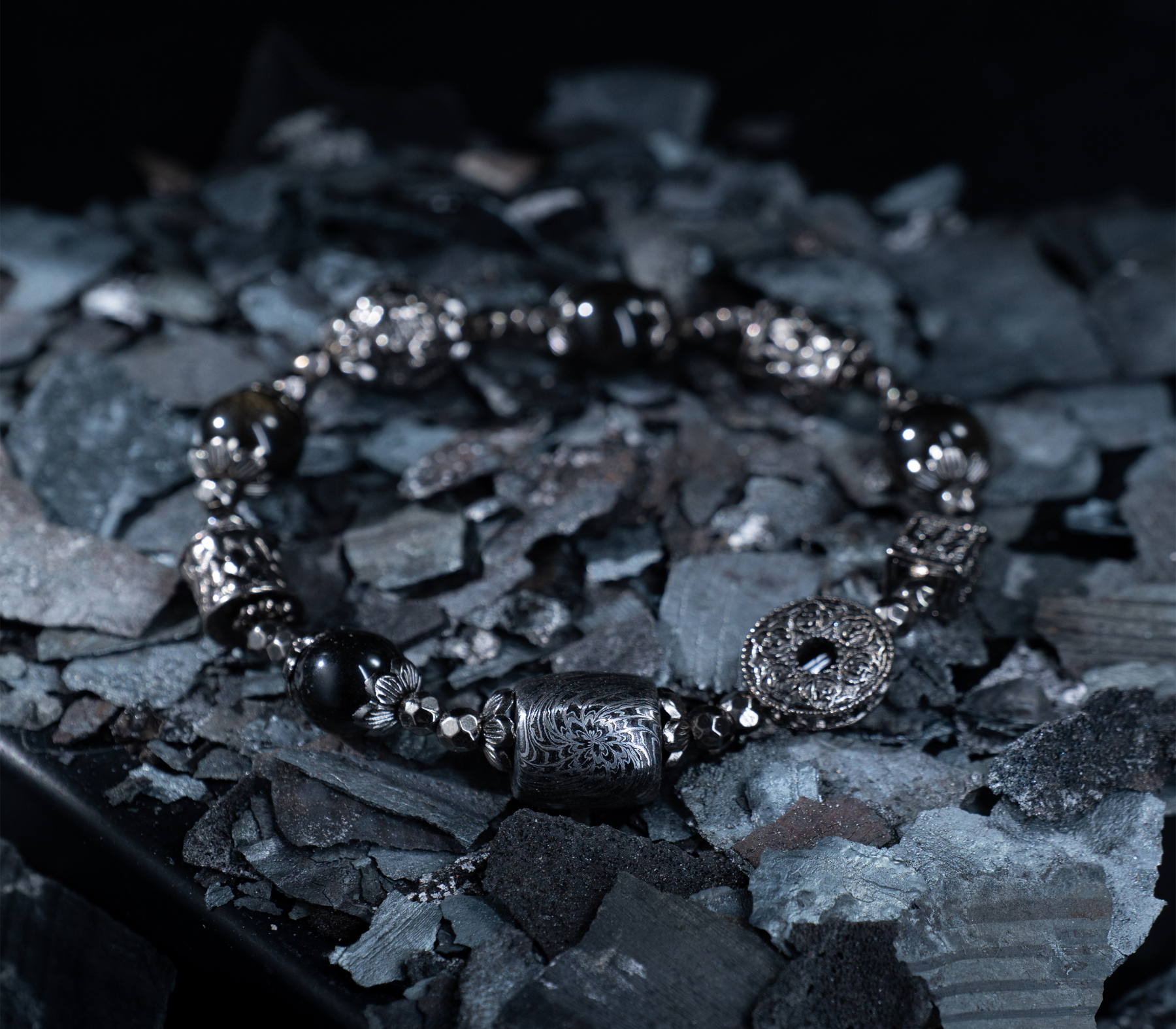 “The Prosperity Forge” – Damascus Steel Barrel Bracelet | Obsidian 10mm | Bang in