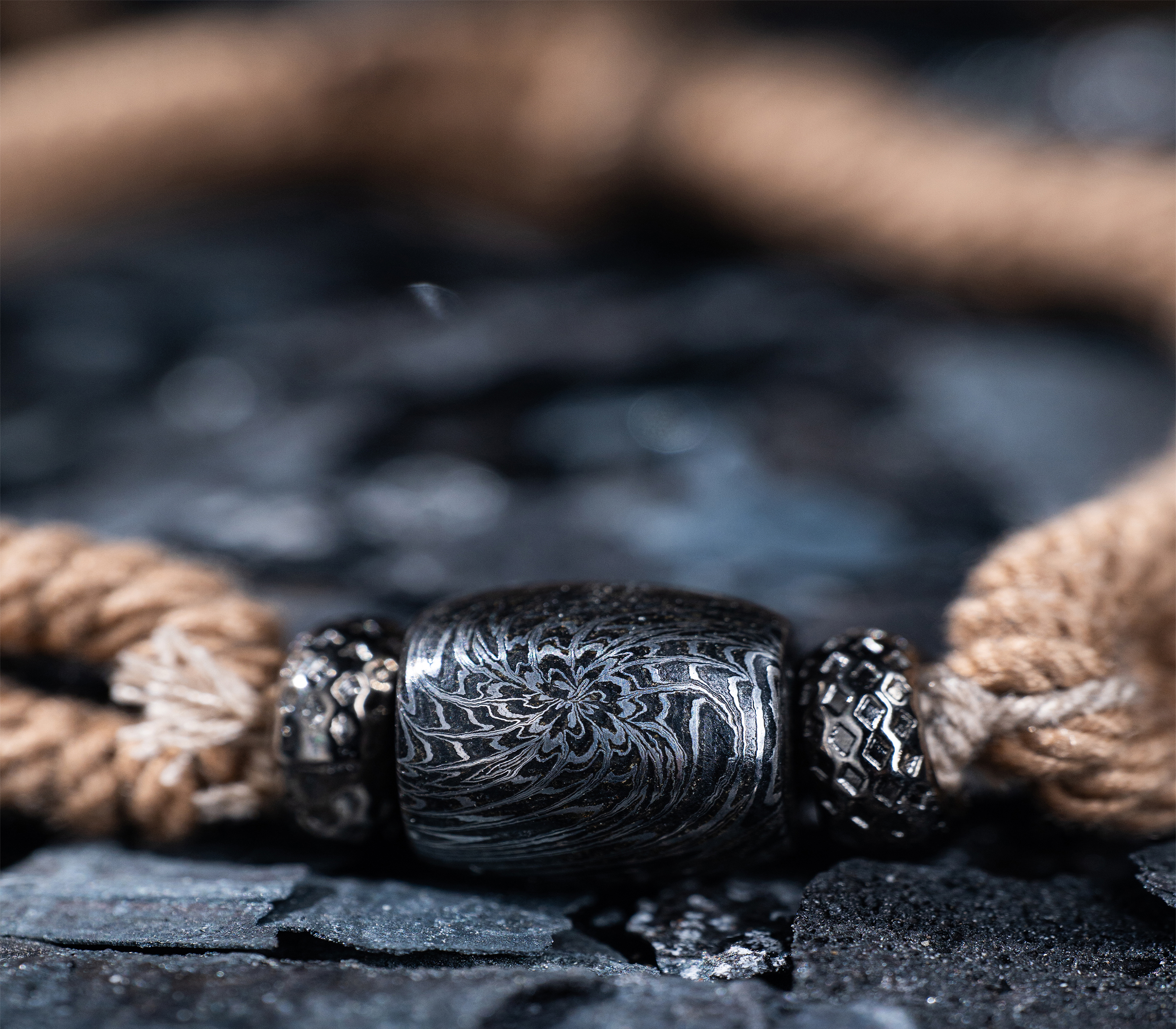 “Frontier Soul” – Damascus Steel Barrel Bracelet | Handwoven Rope | Bang in