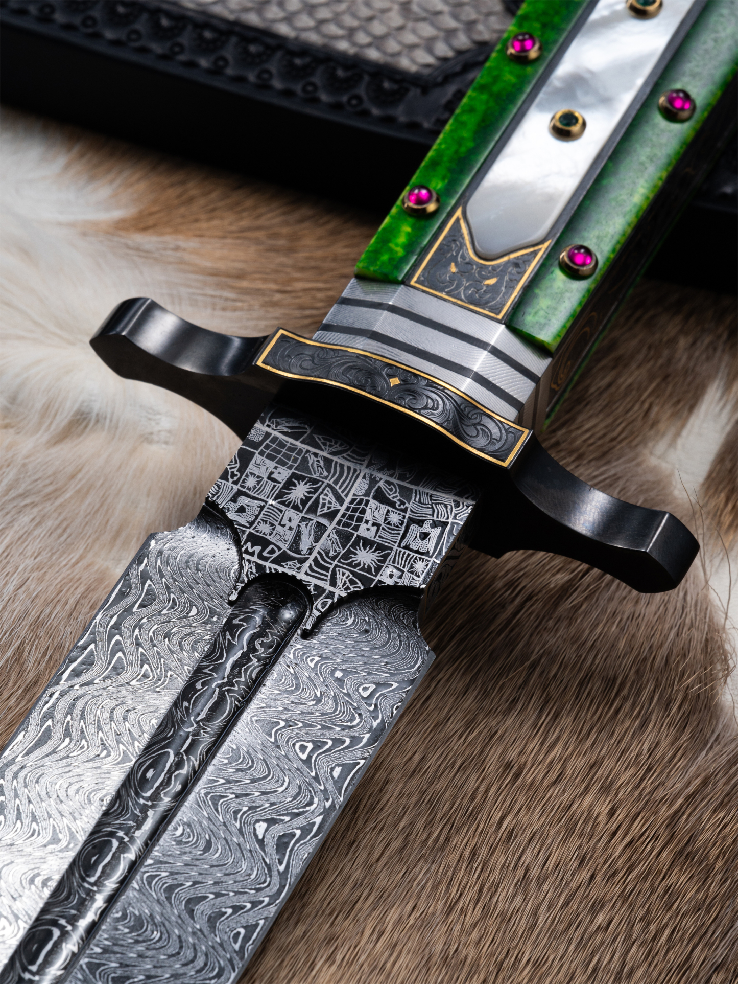 “Verdant Sovereign” – Damascus Viking Sword | Emerald Inlay & Mother-of-Pearl Handle | Bang in