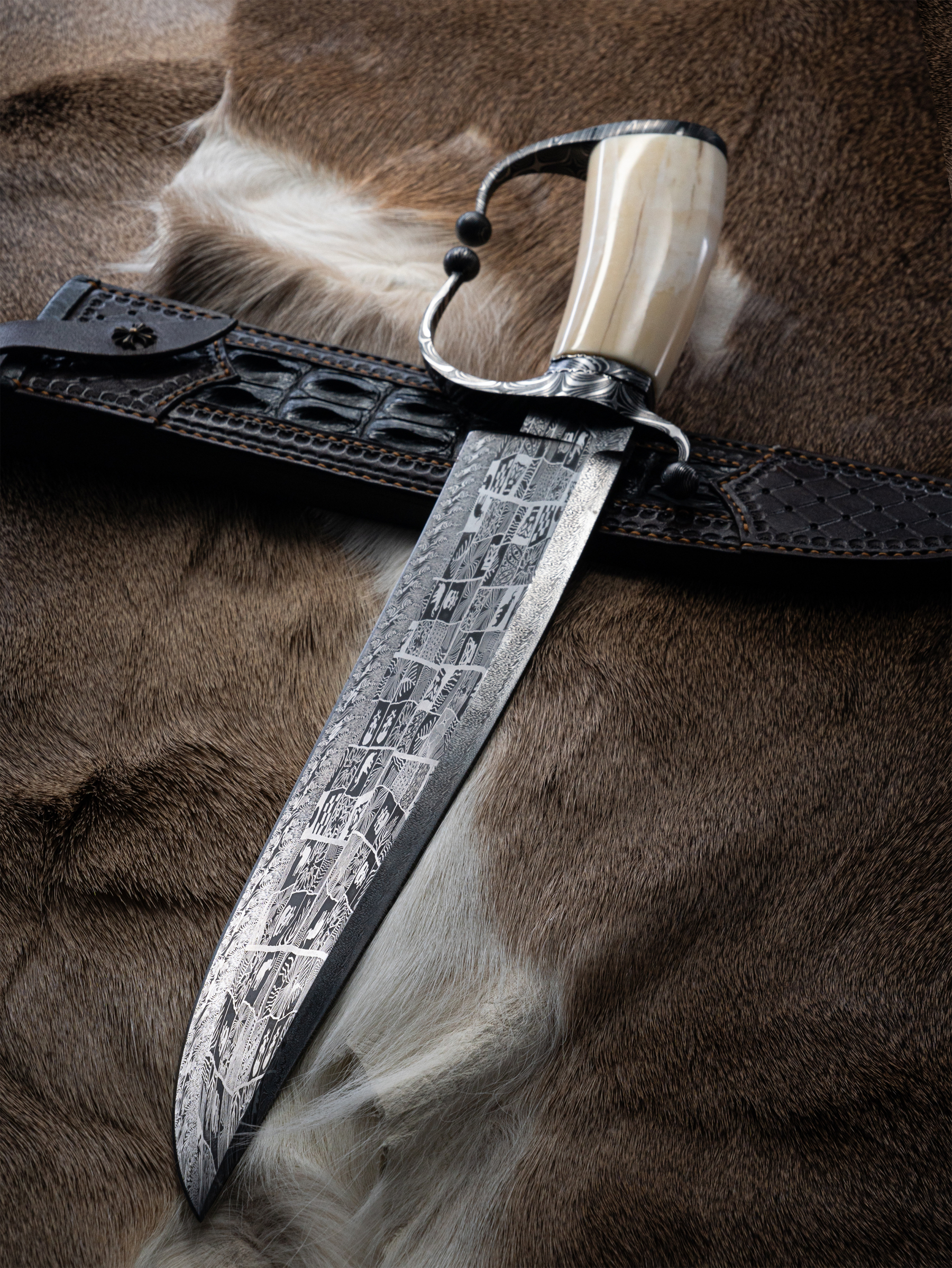 “Ares” – Damascus Steel Bowie Knife | Narwhal Ivory Handle | Bang in