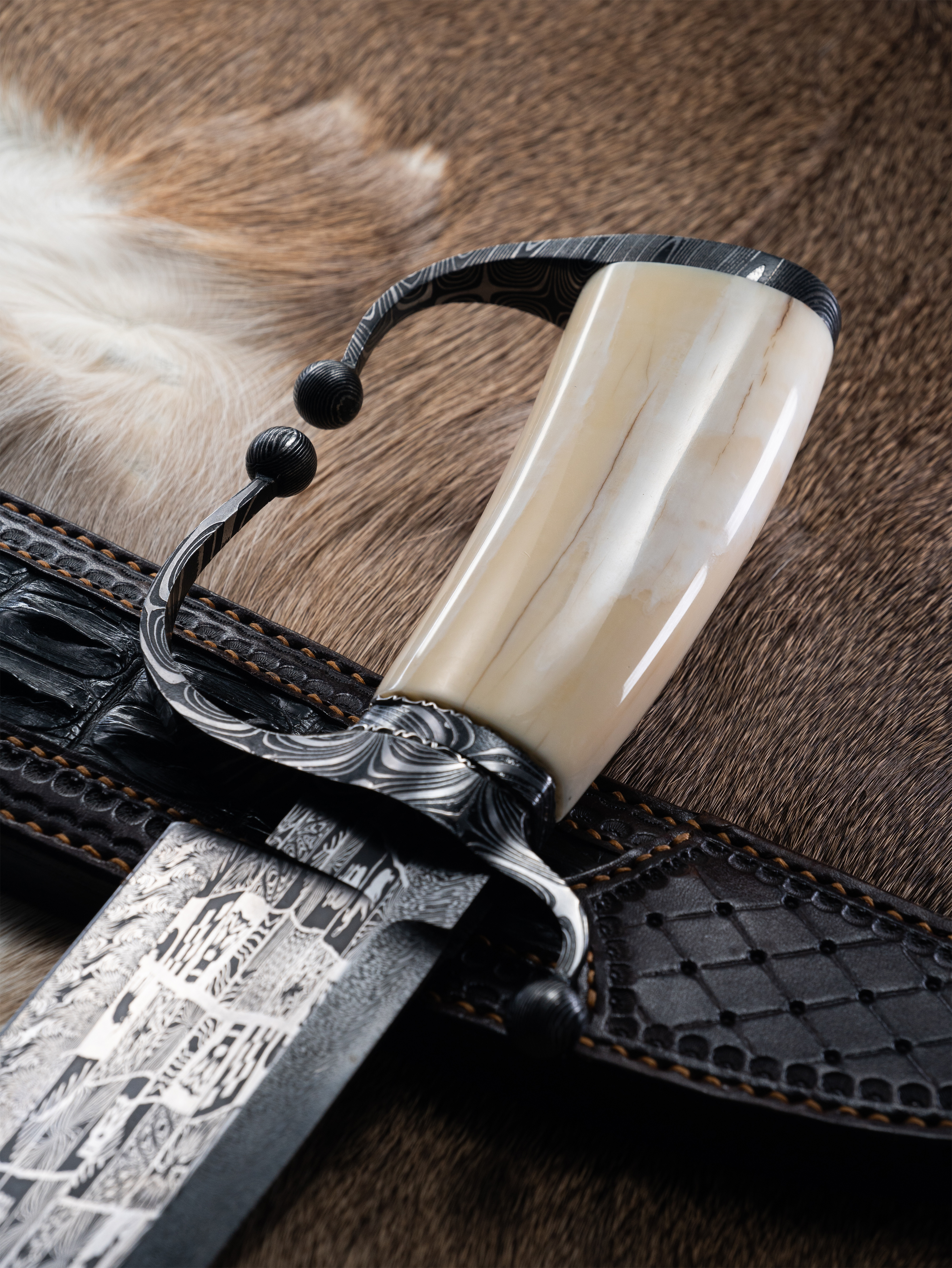 “Ares” – Damascus Steel Bowie Knife | Narwhal Ivory Handle | Bang in