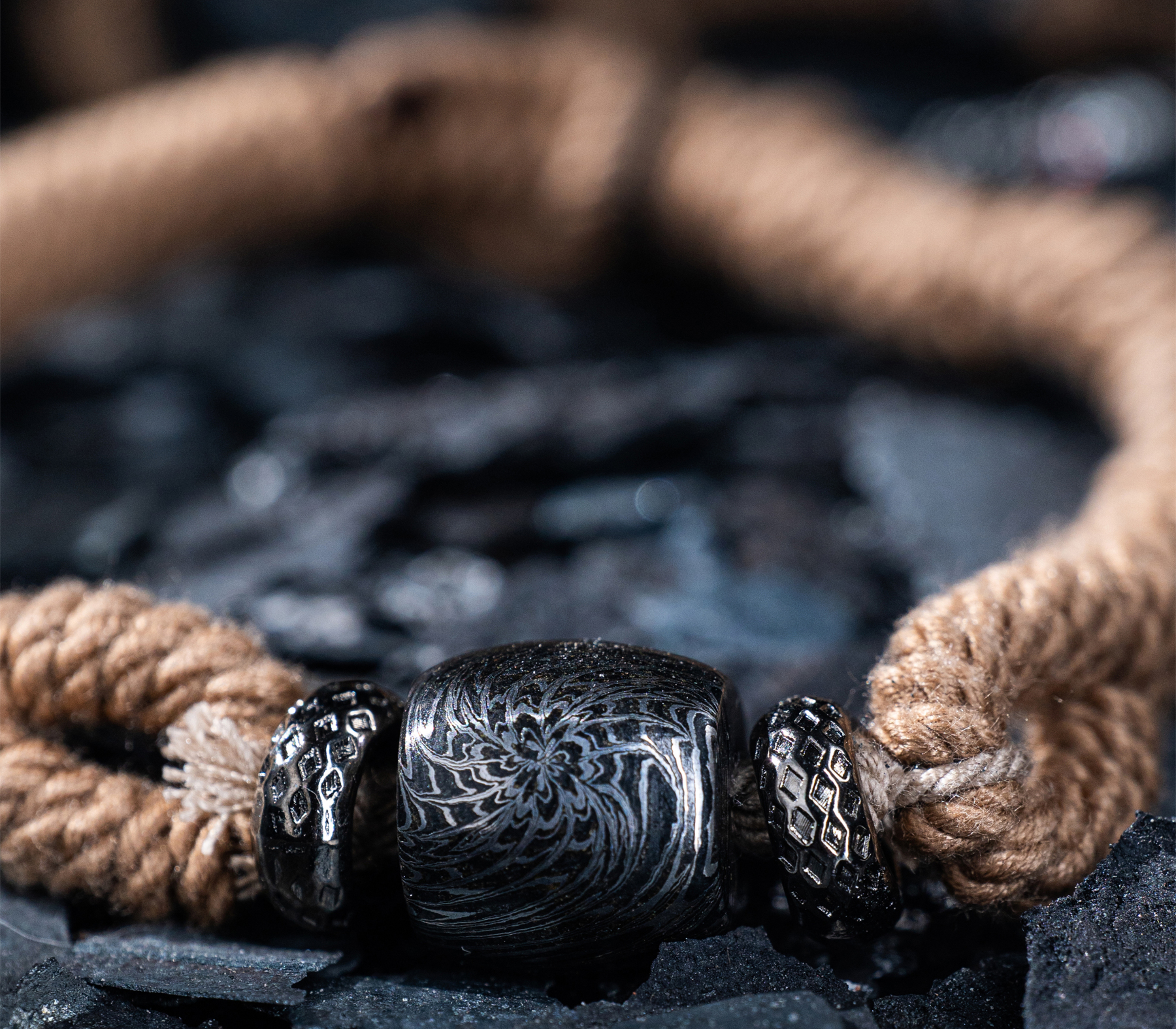 “Frontier Soul” – Damascus Steel Barrel Bracelet | Handwoven Rope | Bang in