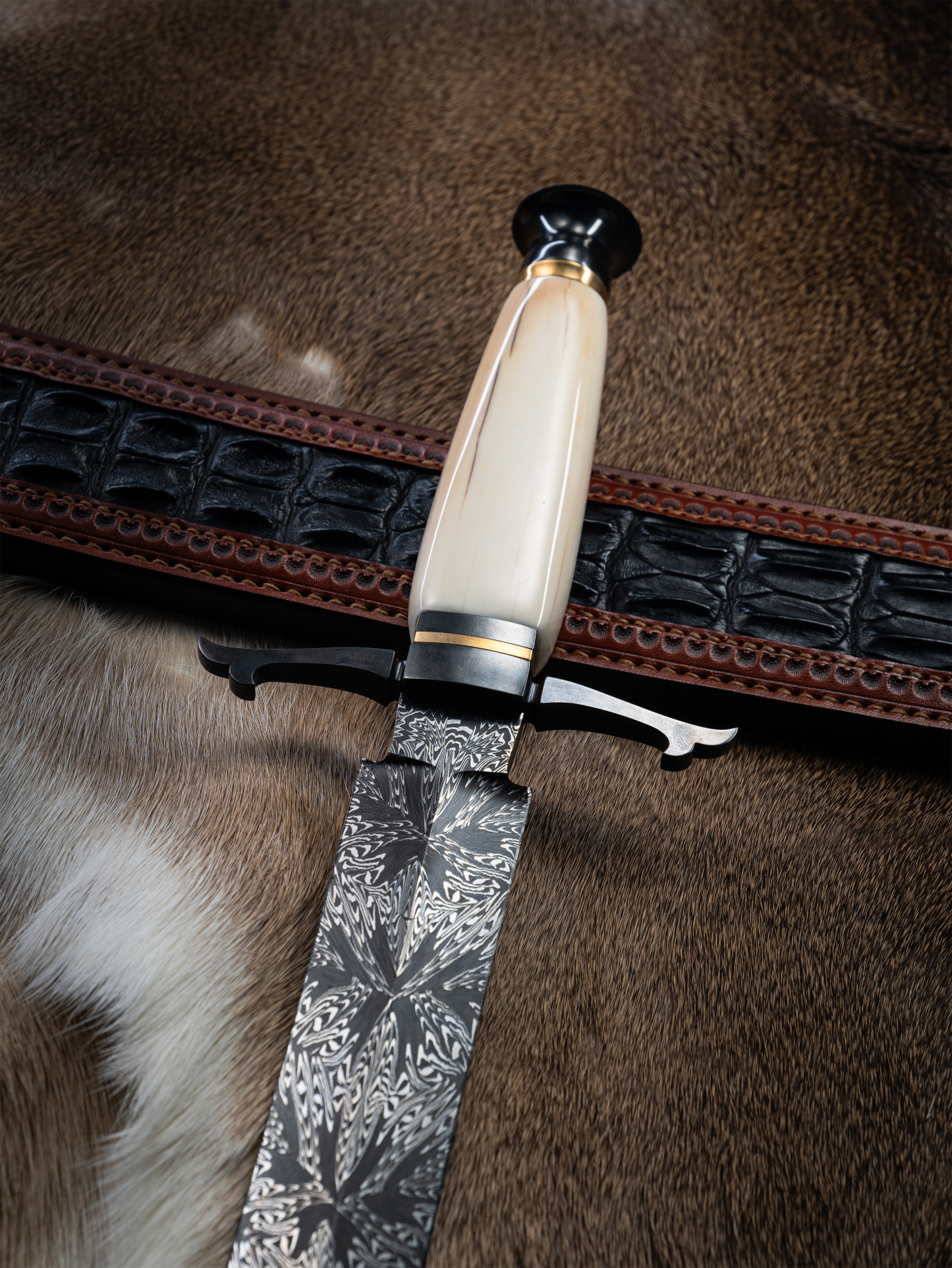 “Knight’s Honor” – Damascus Steel Sword | Walrus Ivory Handle | Bang in