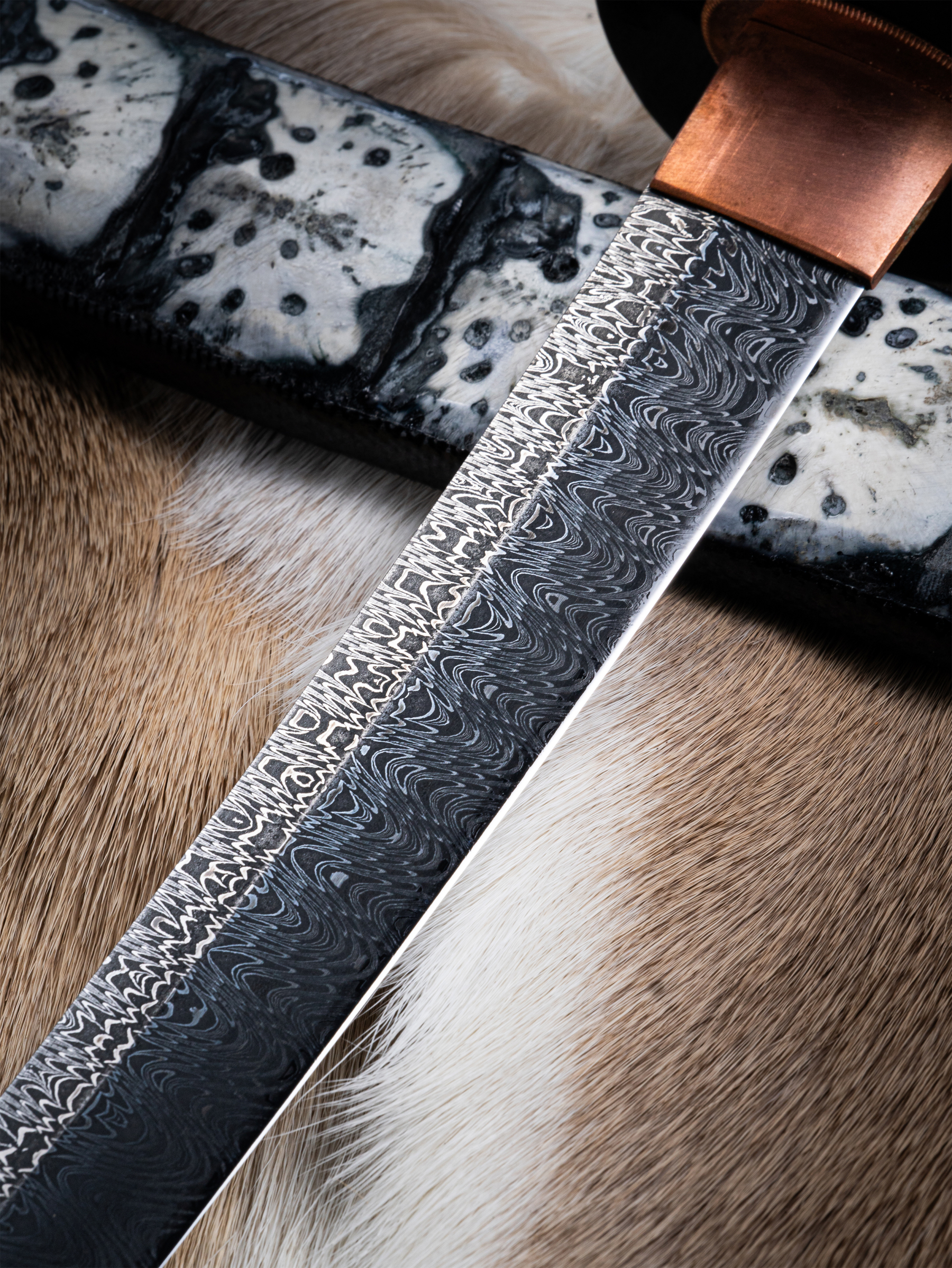 Ryu no Kiba” – Damascus Wakizashi | Crocodile Bone Mounts | Mutated Ladder Pattern | Hand-Forged by Bang In Forge