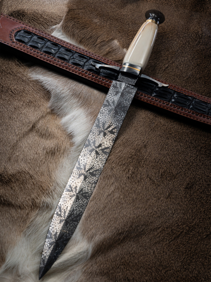 “Regalis” – Hand-Forged Damascus Steel Sword | Ivory Handle & Royal Geometric Pattern