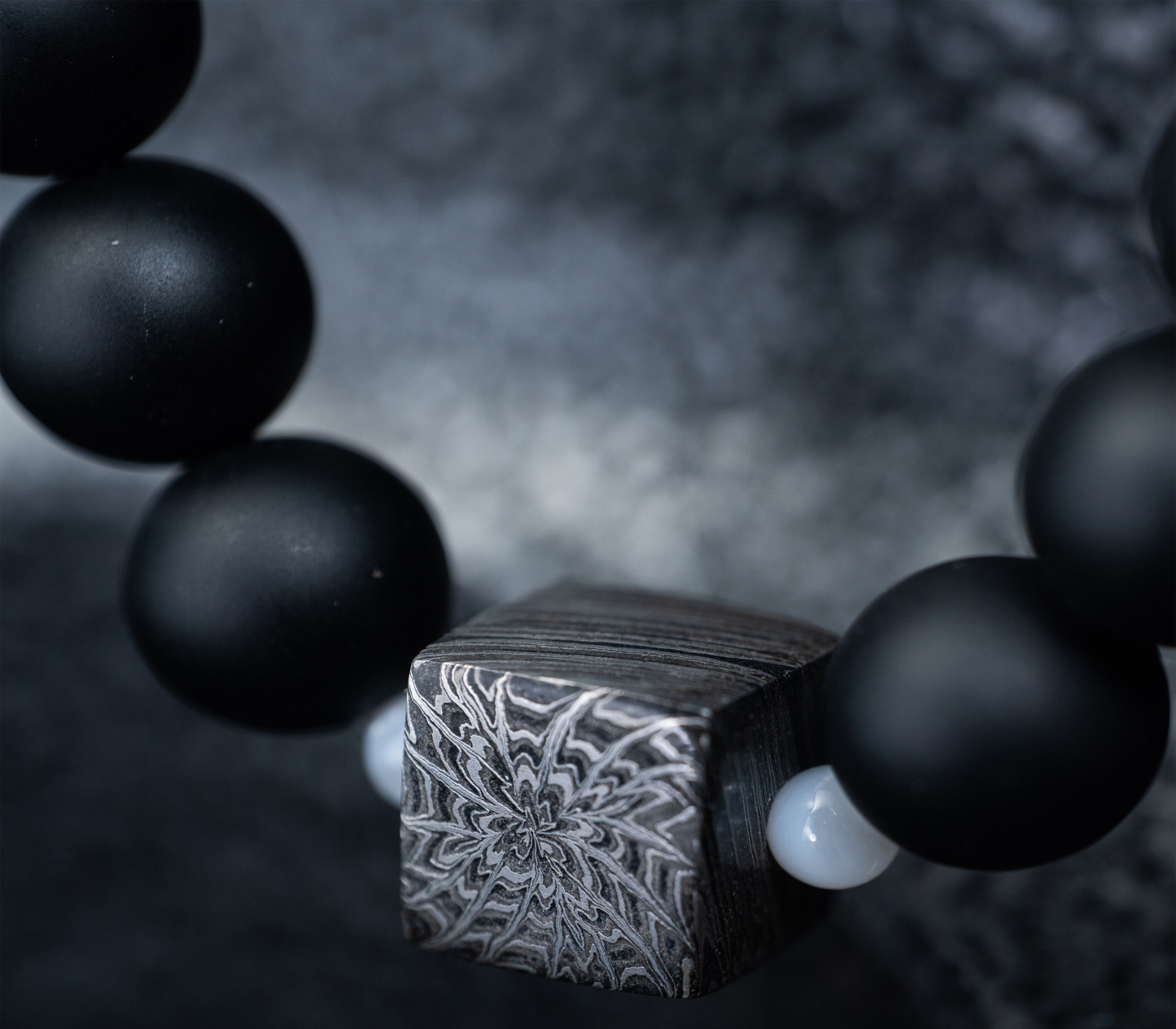 Bang in “Iron Veins” Bracelet – Damascus Steel × Onyx × Bone