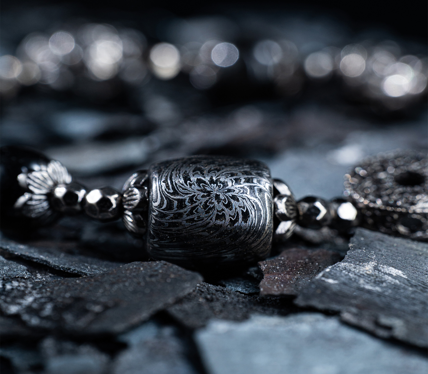 “The Prosperity Forge” – Damascus Steel Barrel Bracelet | Obsidian 10mm | Bang in