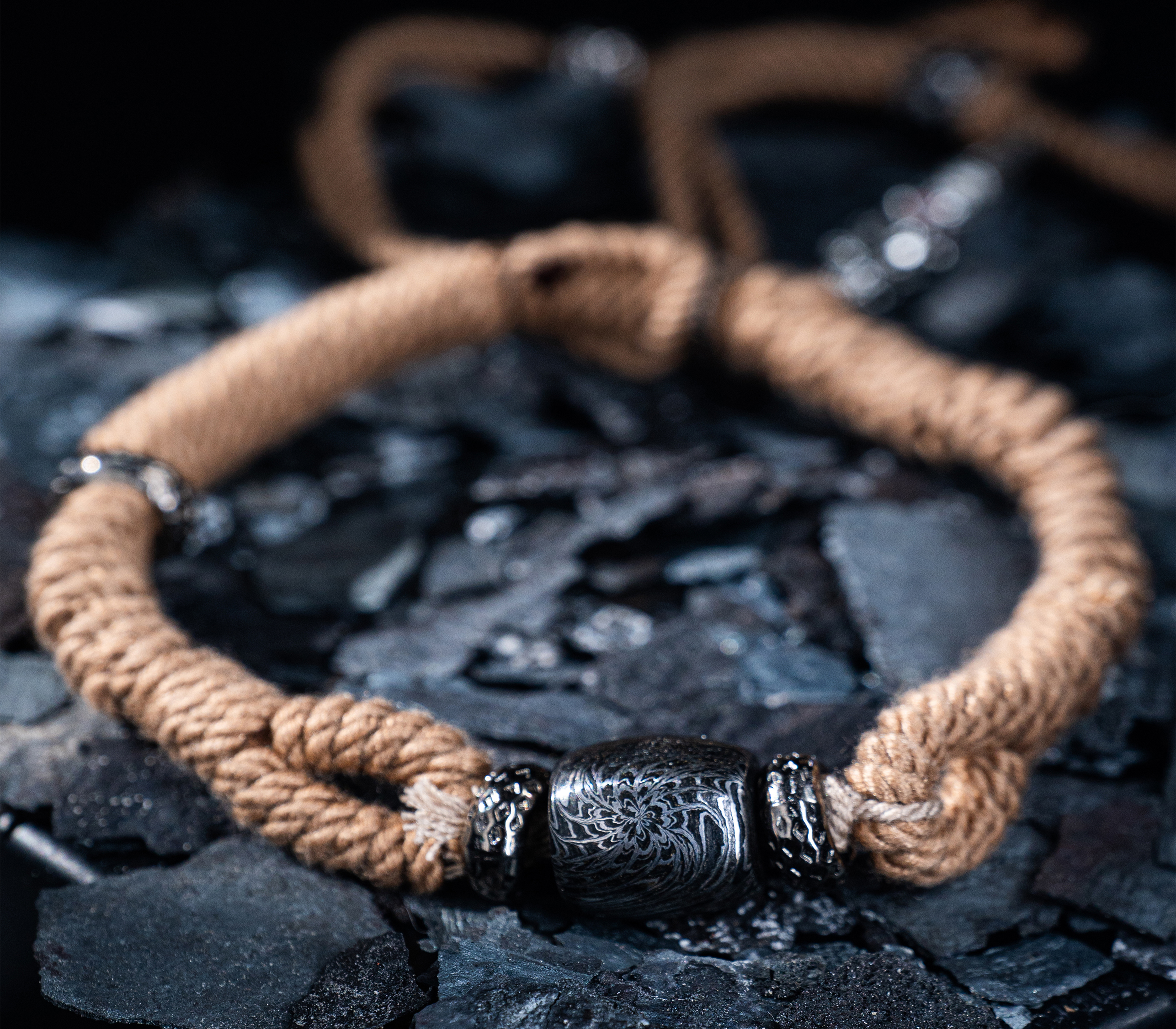“Frontier Soul” – Damascus Steel Barrel Bracelet | Handwoven Rope | Bang in