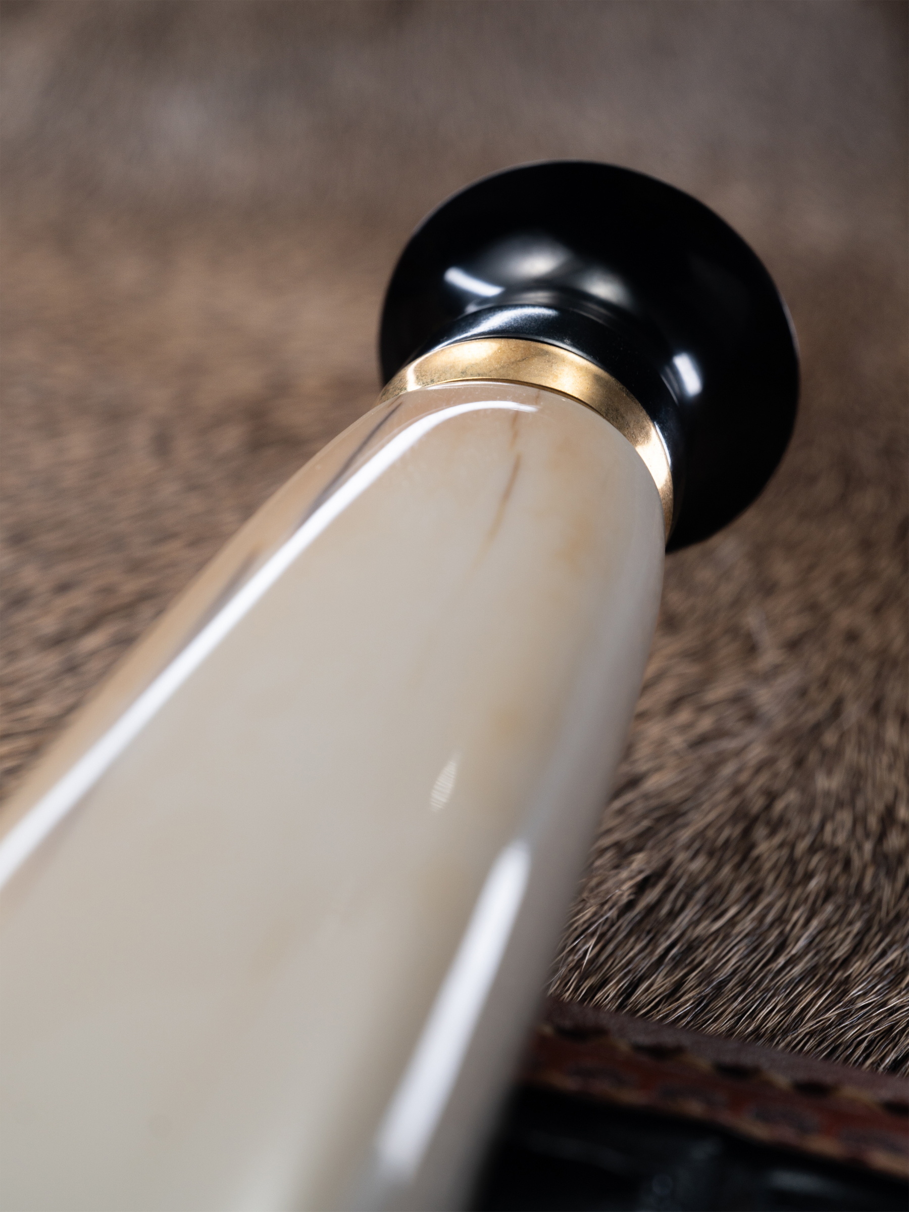 “Knight’s Honor” – Damascus Steel Sword | Walrus Ivory Handle | Bang in