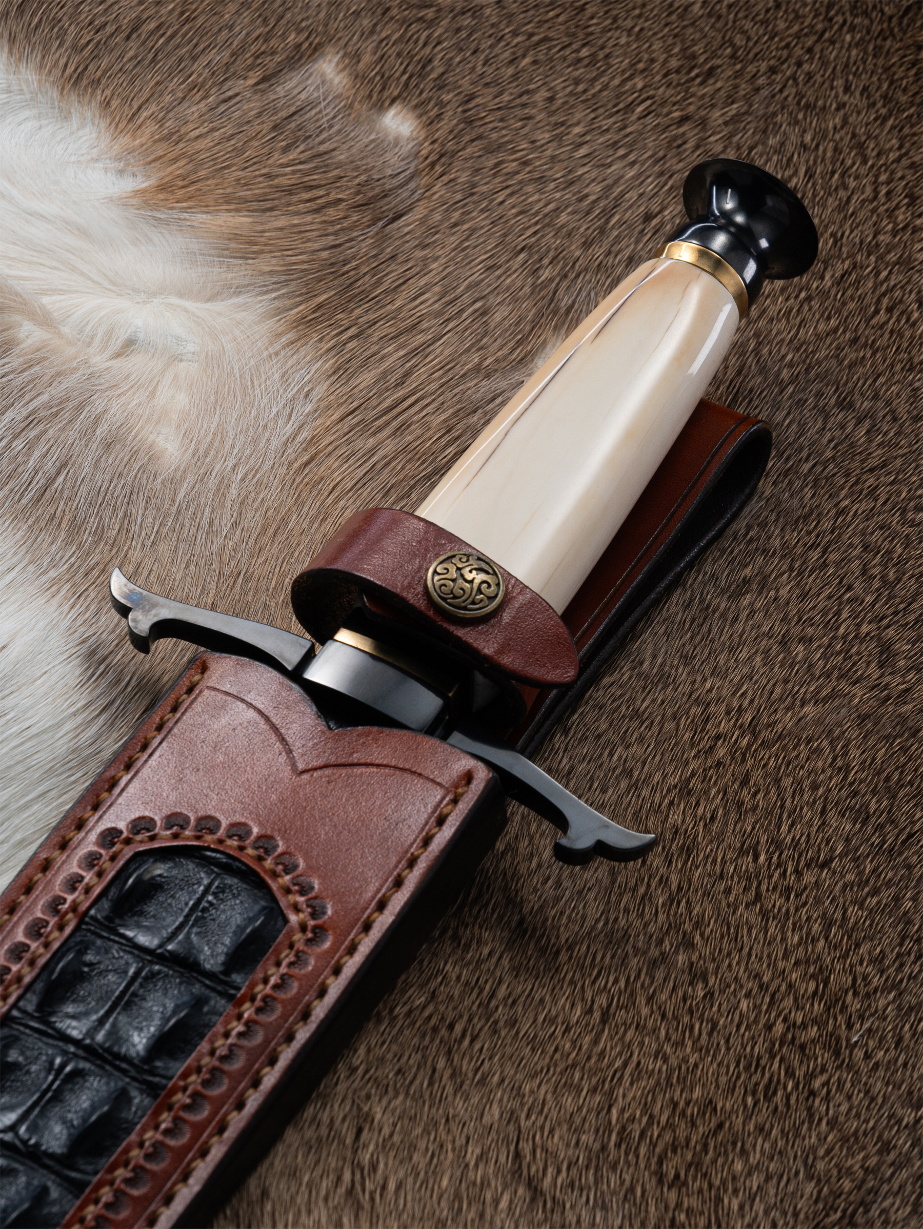 “Knight’s Honor” – Damascus Steel Sword | Walrus Ivory Handle | Bang in