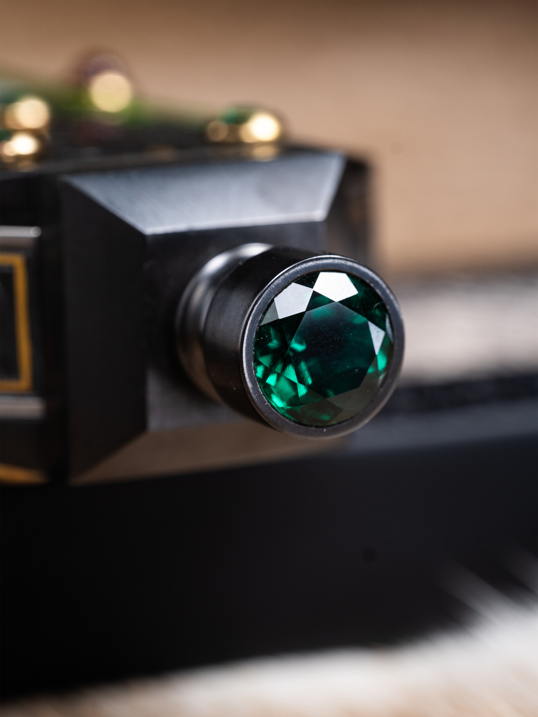 “Verdant Sovereign” – Damascus Viking Sword | Emerald Inlay & Mother-of-Pearl Handle | Bang in