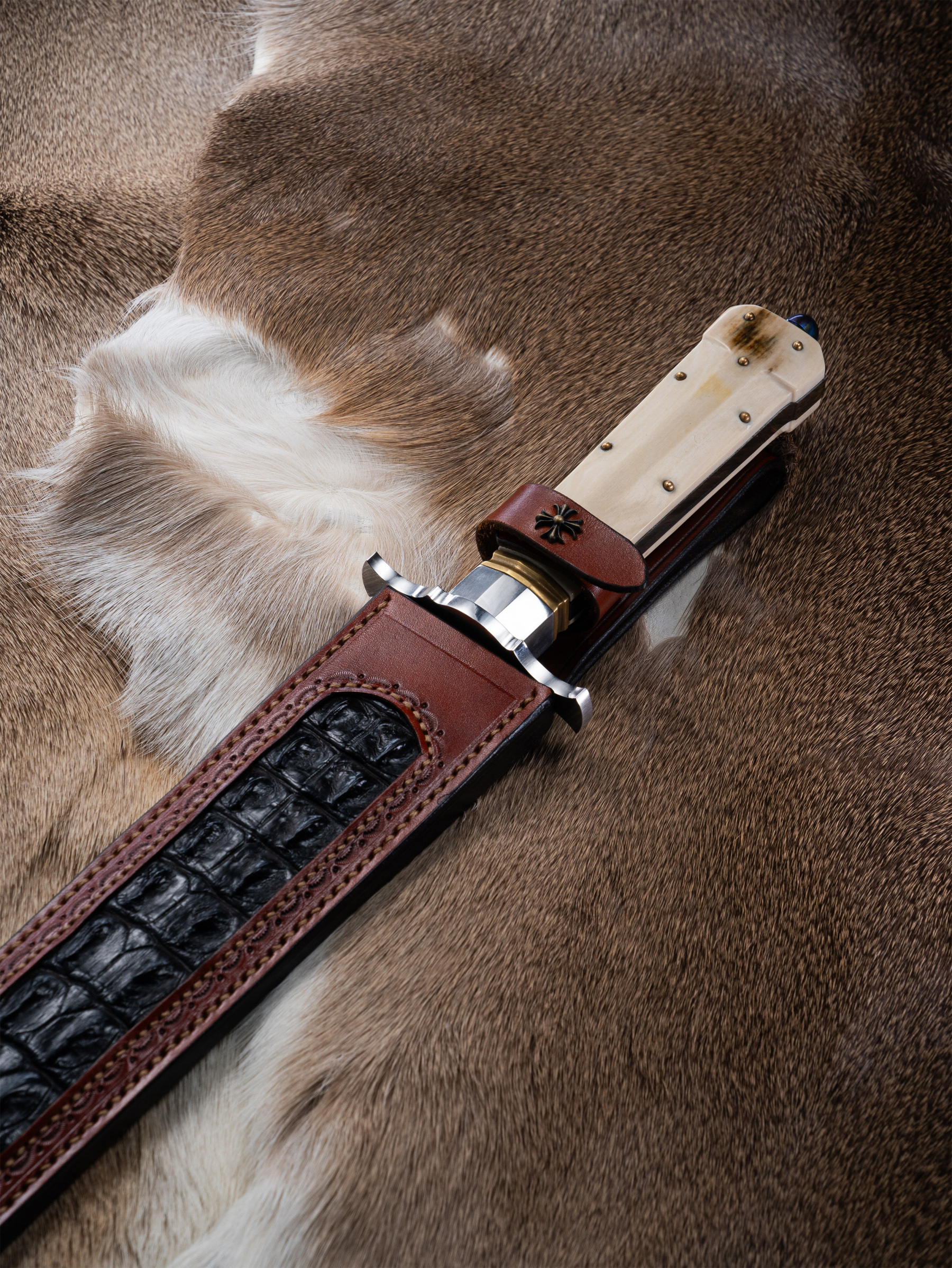 “Eternal Frost” – Damascus Steel Viking Sword | Mammoth Ivory Handle | Bang in