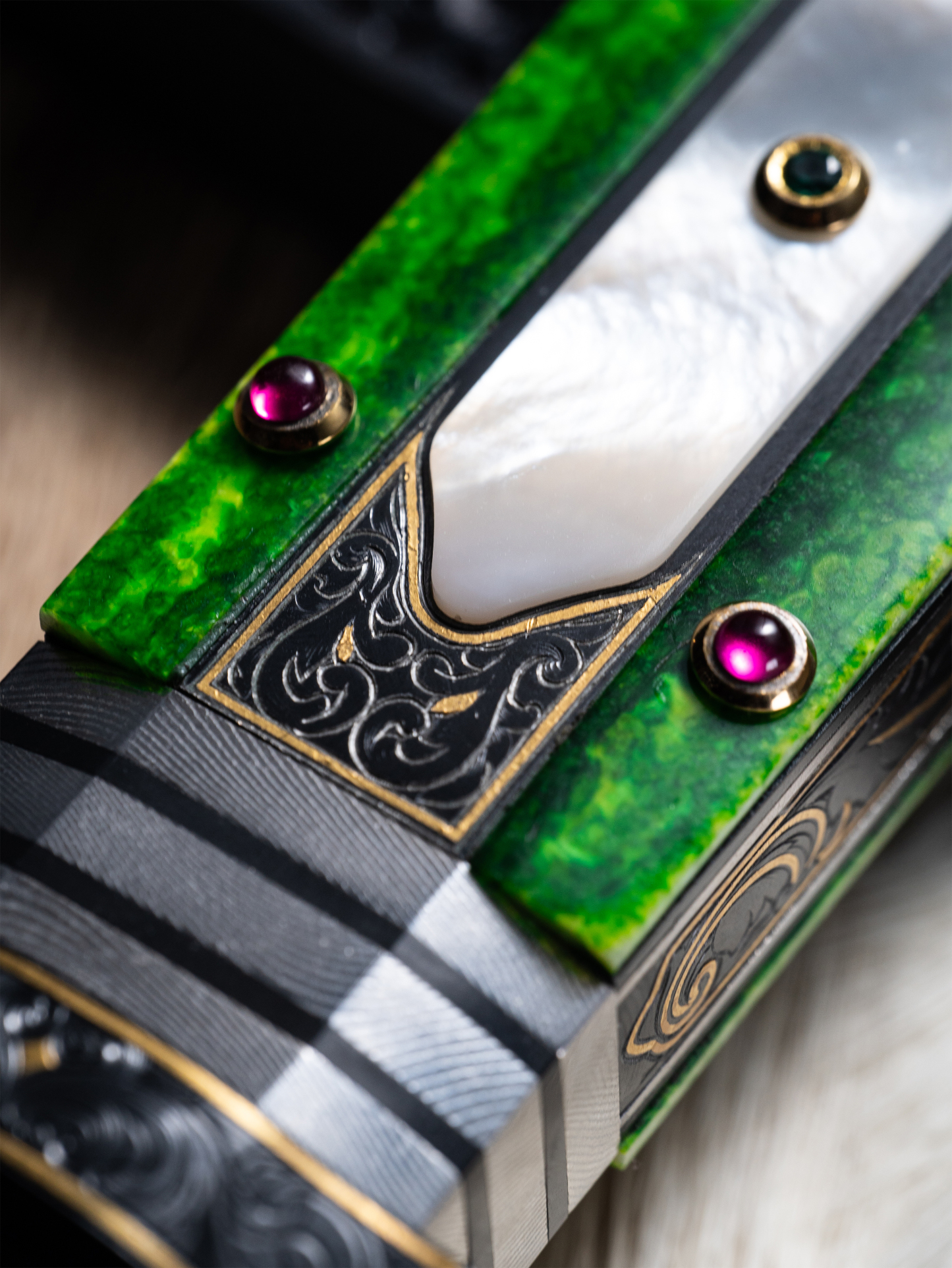 “Verdant Sovereign” – Damascus Viking Sword | Emerald Inlay & Mother-of-Pearl Handle | Bang in