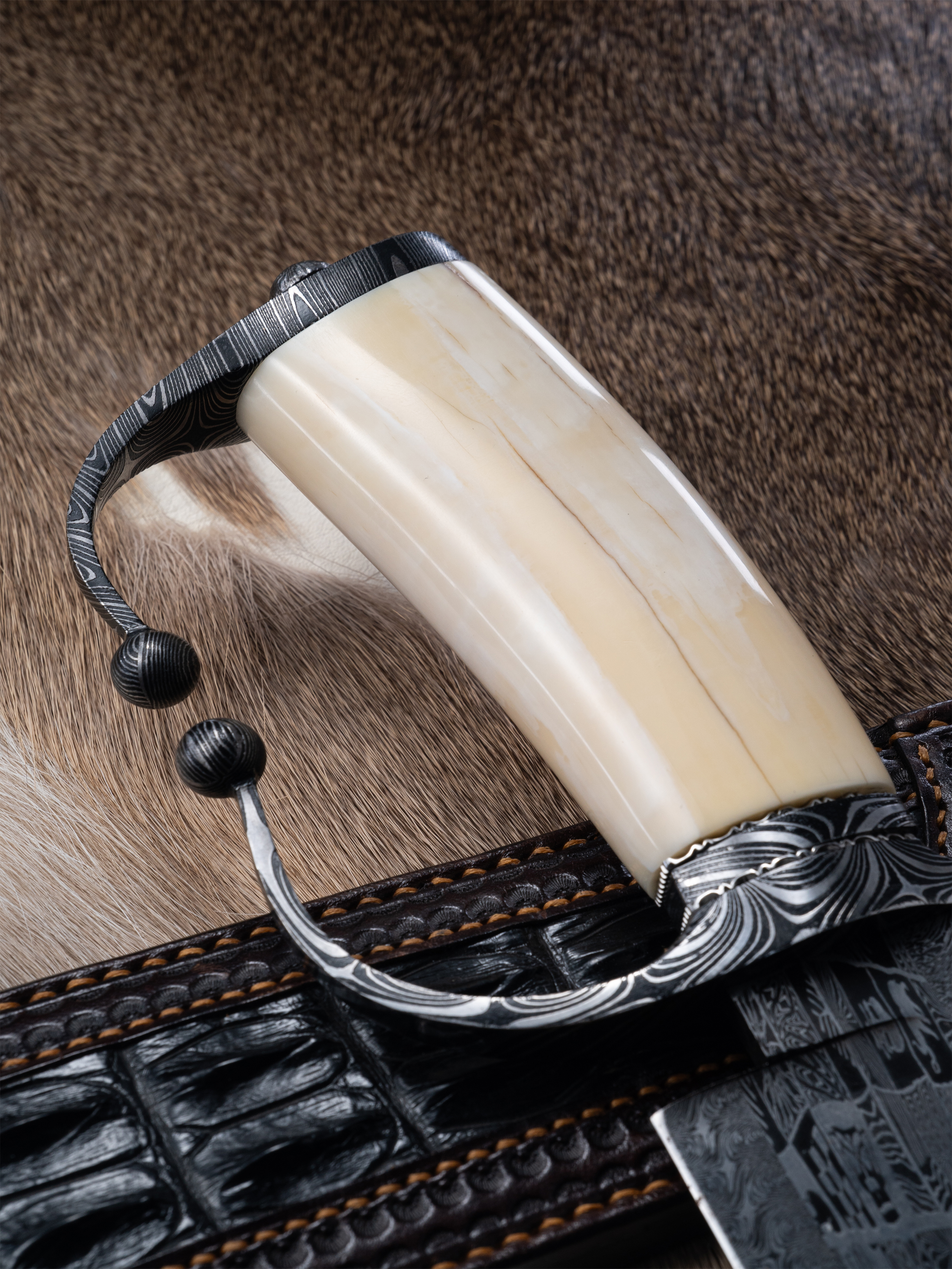 “Ares” – Damascus Steel Bowie Knife | Narwhal Ivory Handle | Bang in