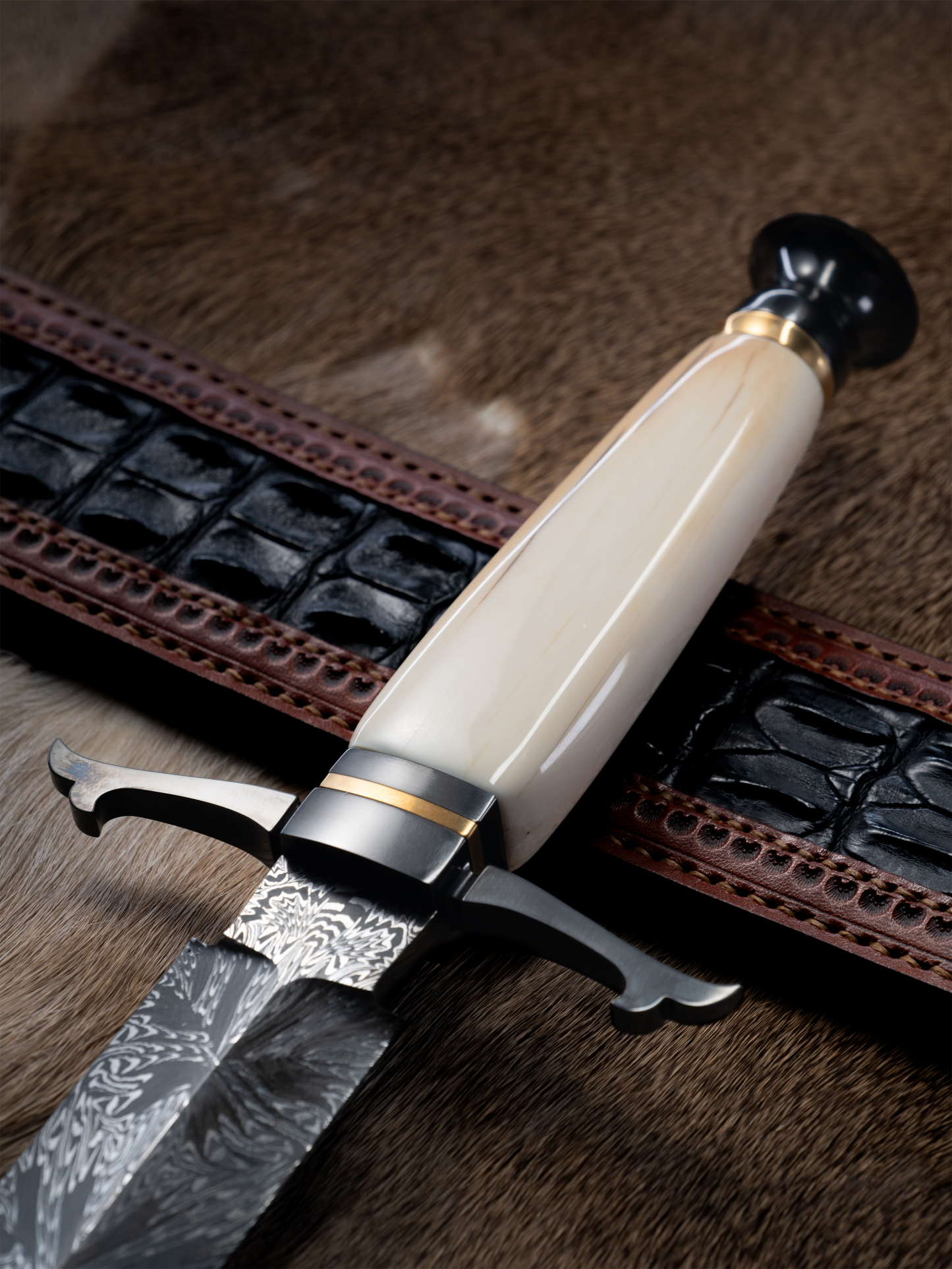“Knight’s Honor” – Damascus Steel Sword | Walrus Ivory Handle | Bang in