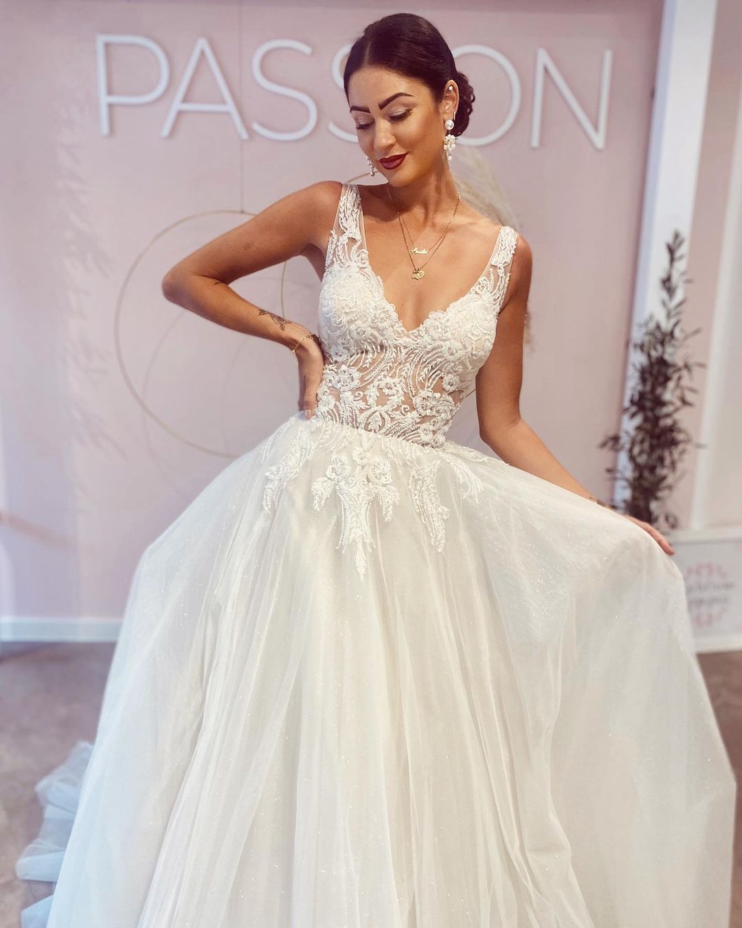 Schlichtes Hochzeitskleid Mit Spitze | Brautkleider A Linie