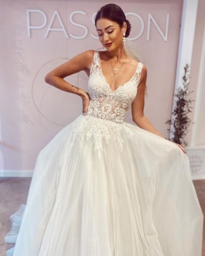 Schlichtes Hochzeitskleid Mit Spitze | Brautkleider A Linie