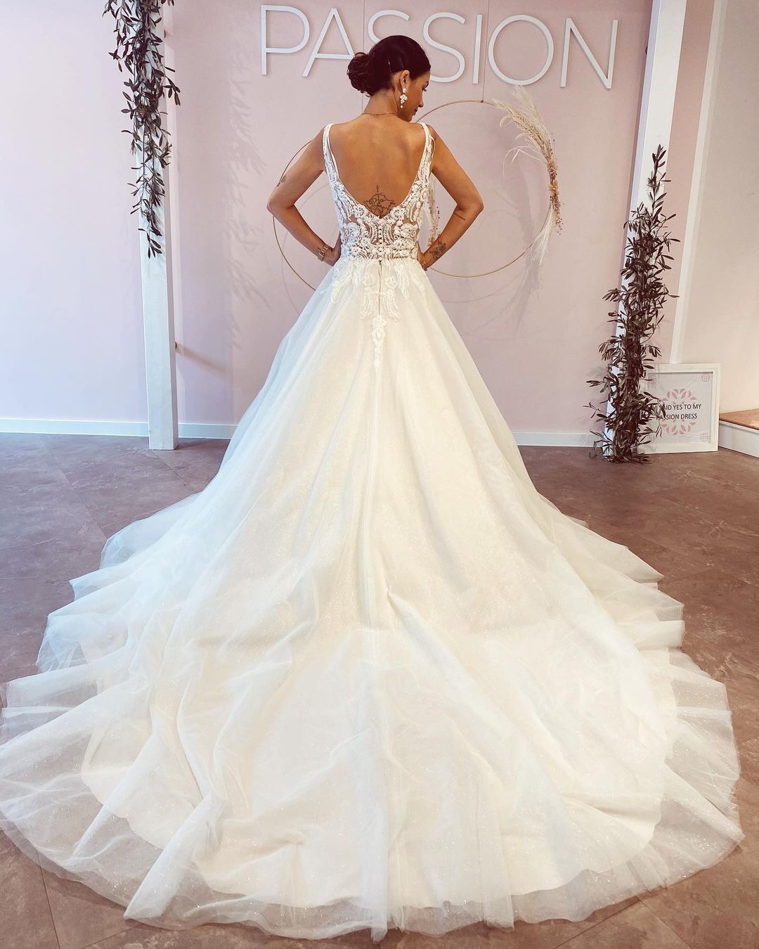 Schlichtes Hochzeitskleid Mit Spitze | Brautkleider A Linie