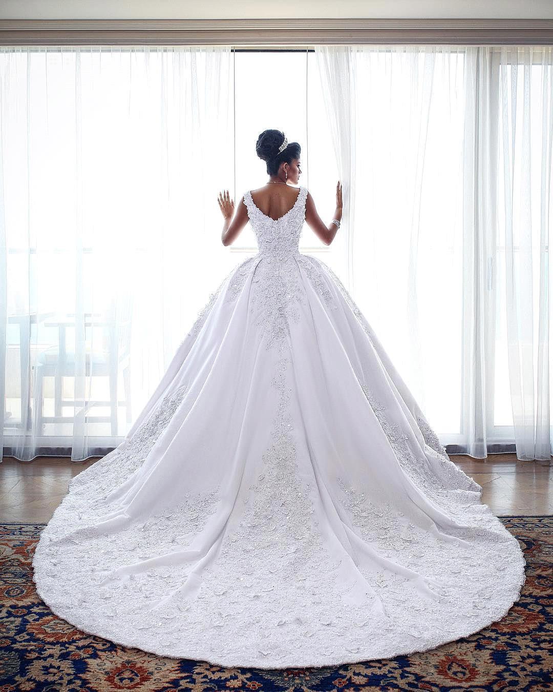 Luxus Weiße Brautkleider Mit Spitze Prinzessin Hochzeitskleider Online
