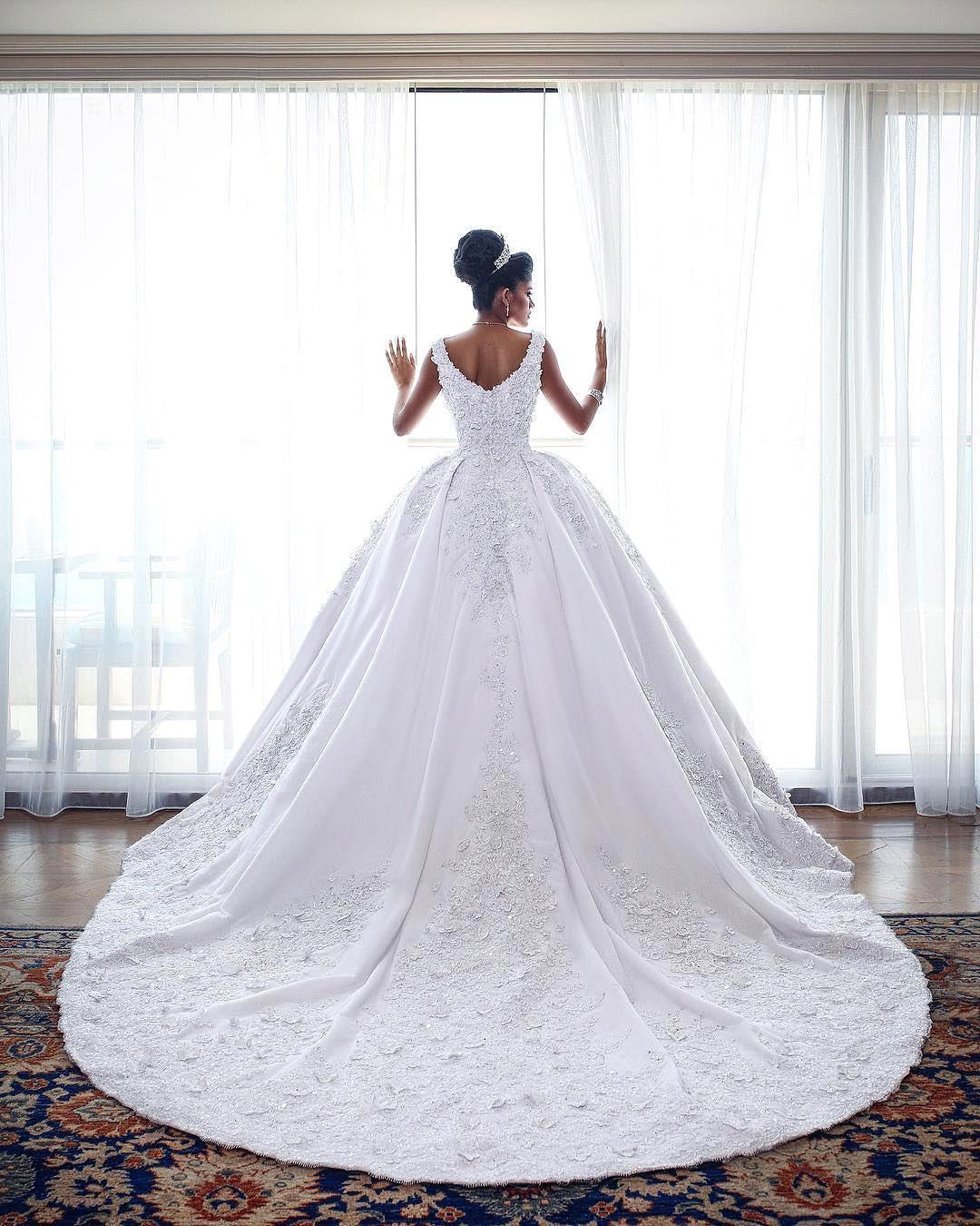 Luxus Weiße Brautkleider Mit Spitze Prinzessin Hochzeitskleider Online
