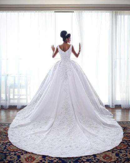 Luxus Weiße Brautkleider Mit Spitze Prinzessin Hochzeitskleider Online