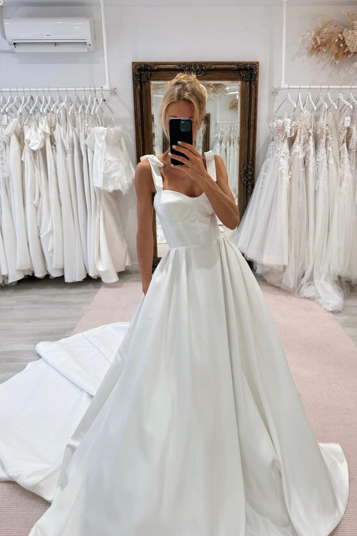 Designer Hochzeitskleider Satin A Linie Brautkleid Schlicht