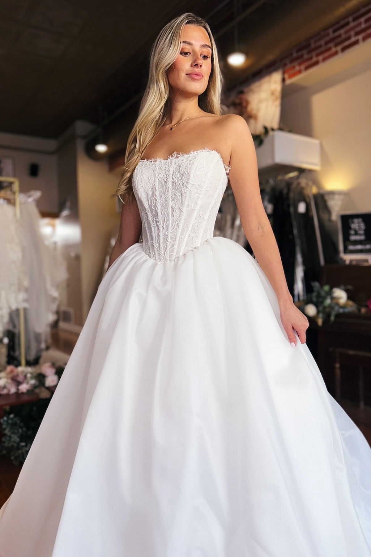 Vintage Hochzeitskleider A Linie Satin Schlichtes Brautkleid Günstig